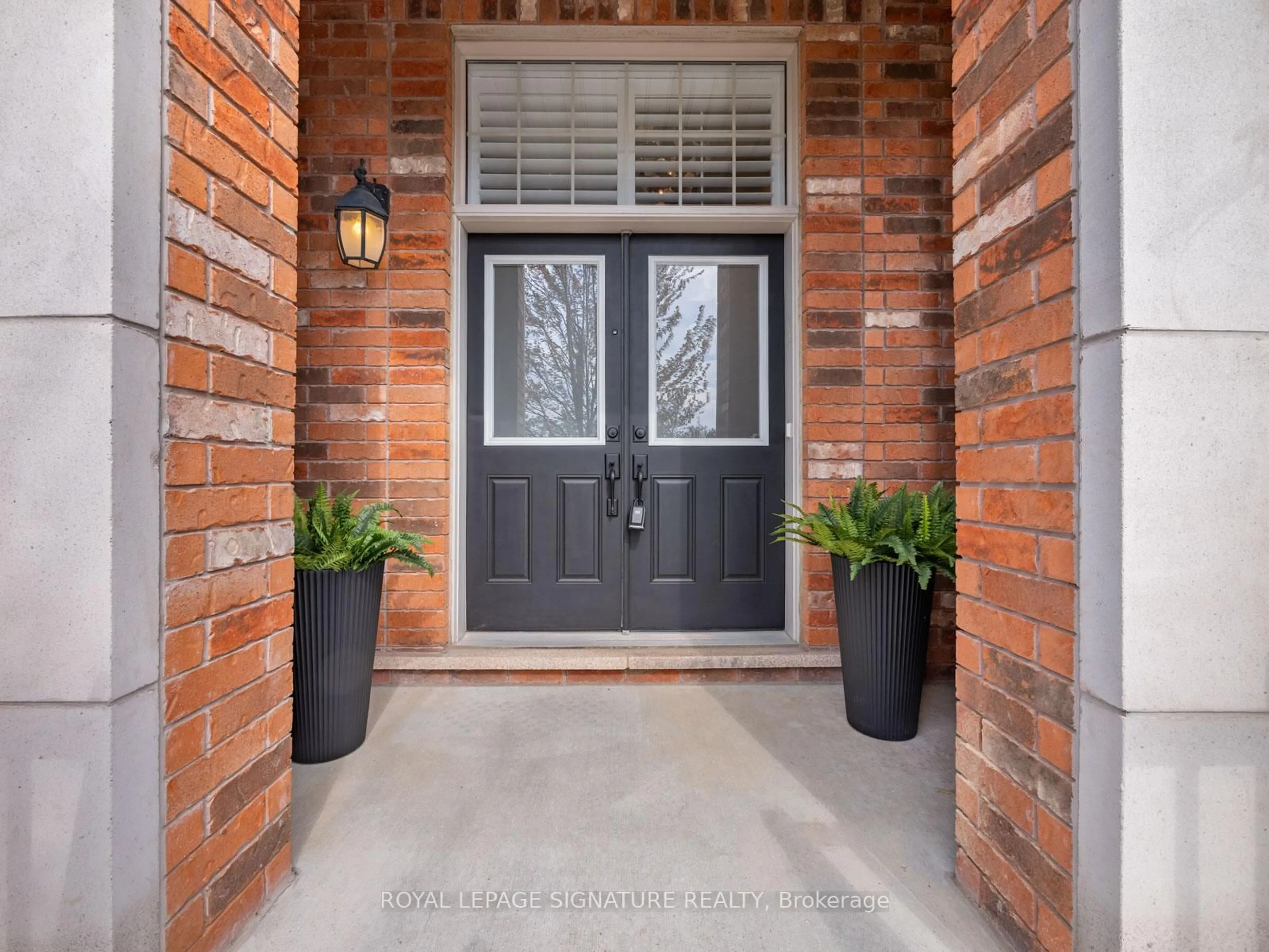 Indoor entryway for 661 Pleasant Ridge Ave, Vaughan Ontario L4J 0G4