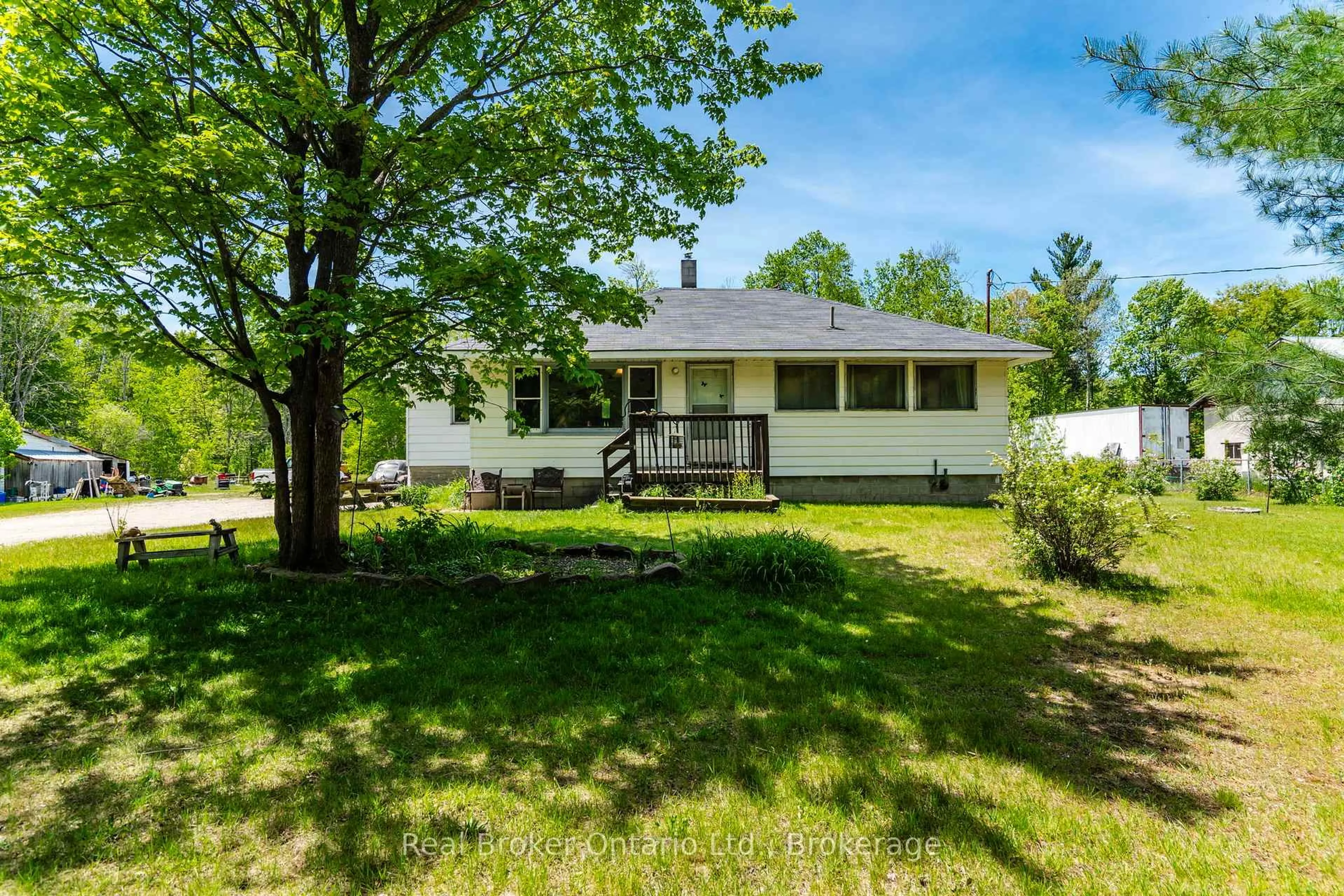 A pic from outside/outdoor area/front of a property/back of a property/a pic from drone, unknown for 6988 Con Rd 4 Rd, Adjala-Tosorontio Ontario L0M 1M0