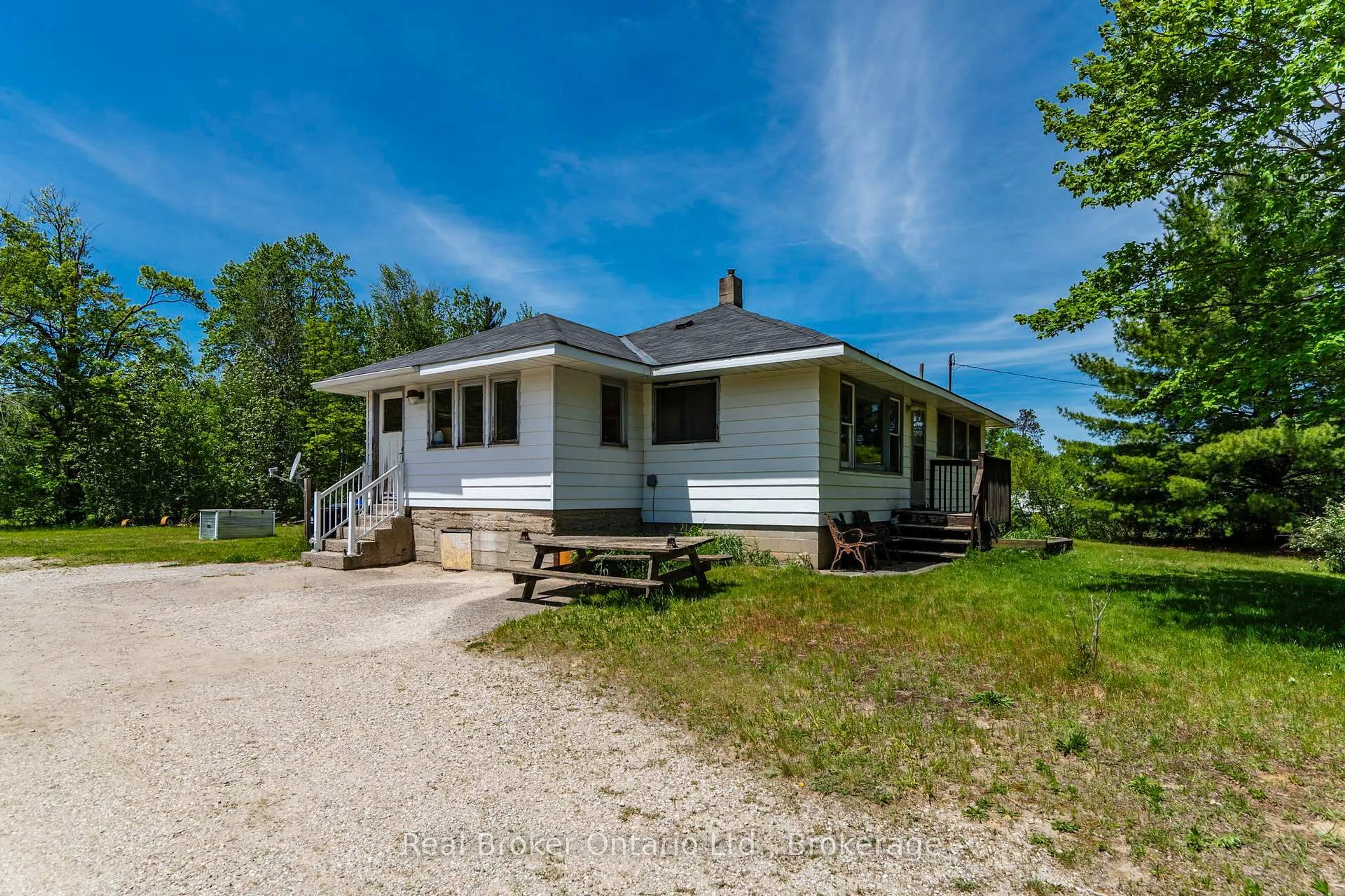 A pic from outside/outdoor area/front of a property/back of a property/a pic from drone, unknown for 6988 Con Rd 4 Rd, Adjala-Tosorontio Ontario L0M 1M0