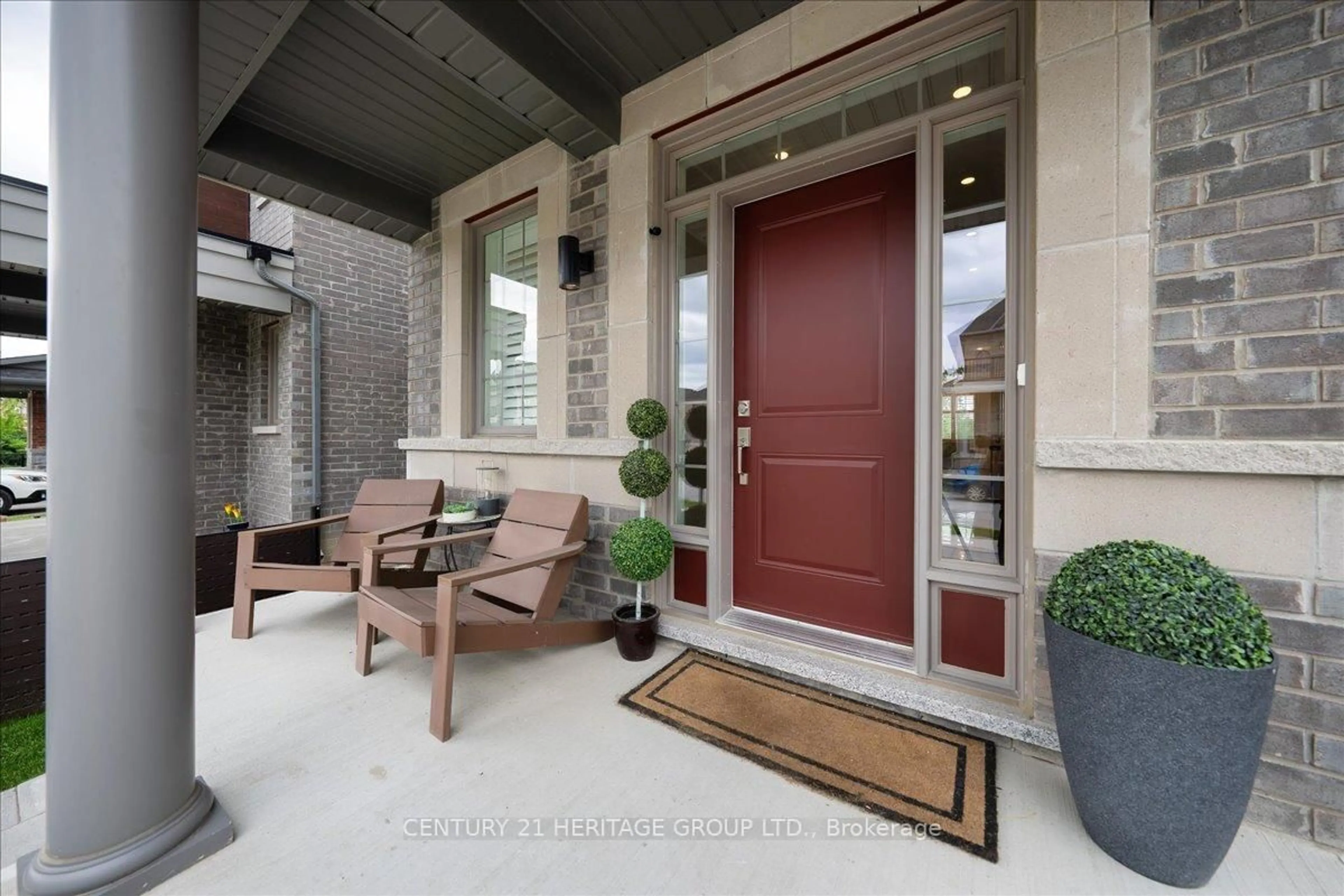 Indoor entryway for 22 Marlene Johnston Dr, East Gwillimbury Ontario L9N 0W7