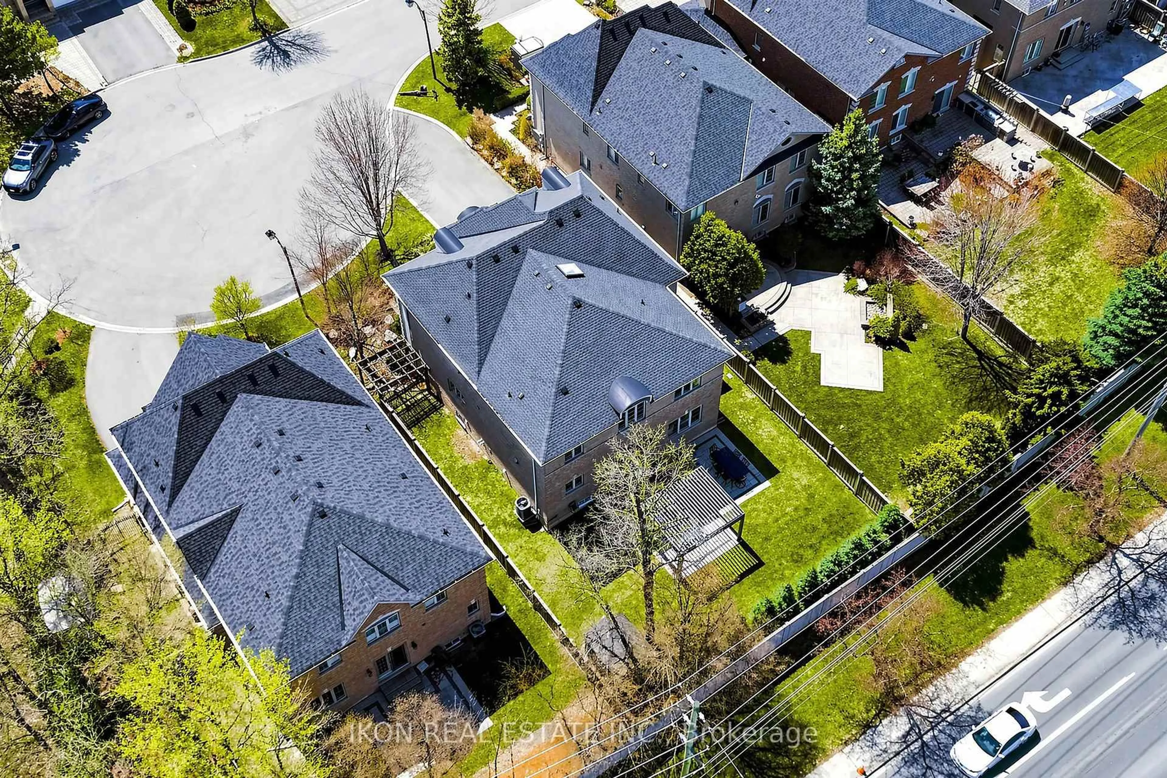 A pic from outside/outdoor area/front of a property/back of a property/a pic from drone, street for 20 16th Lane, Markham Ontario L3R 0M2