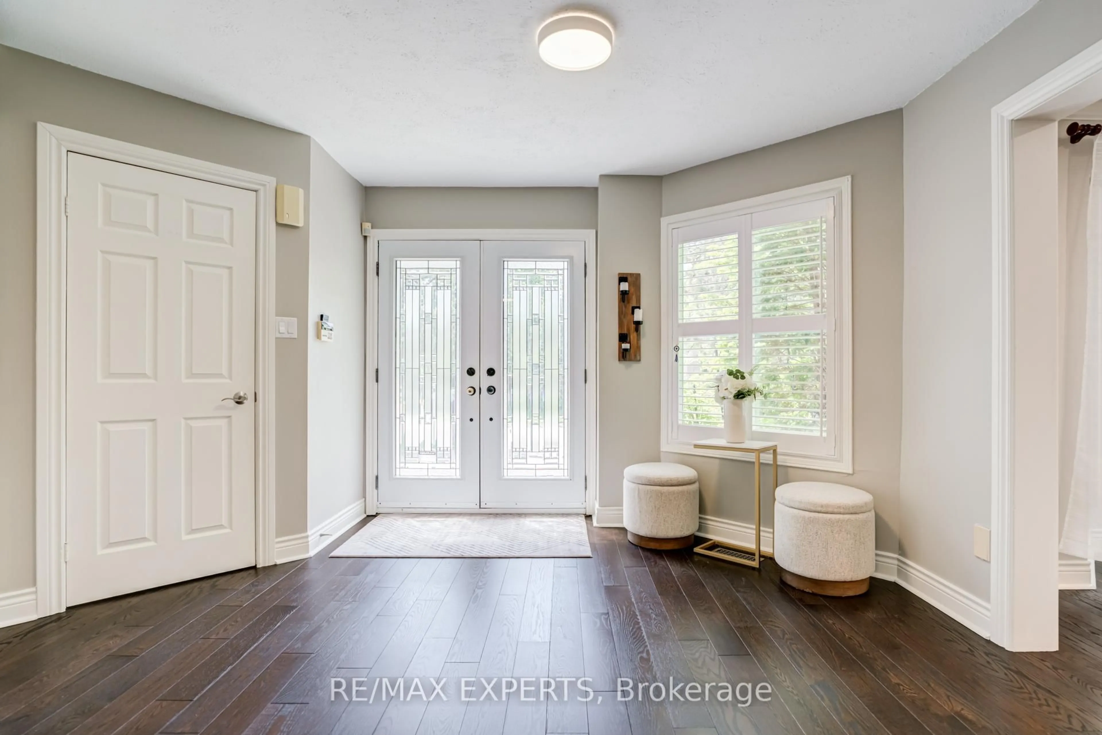 Indoor entryway for 23 Bloomfield Tr, Richmond Hill Ontario L4E 2J7