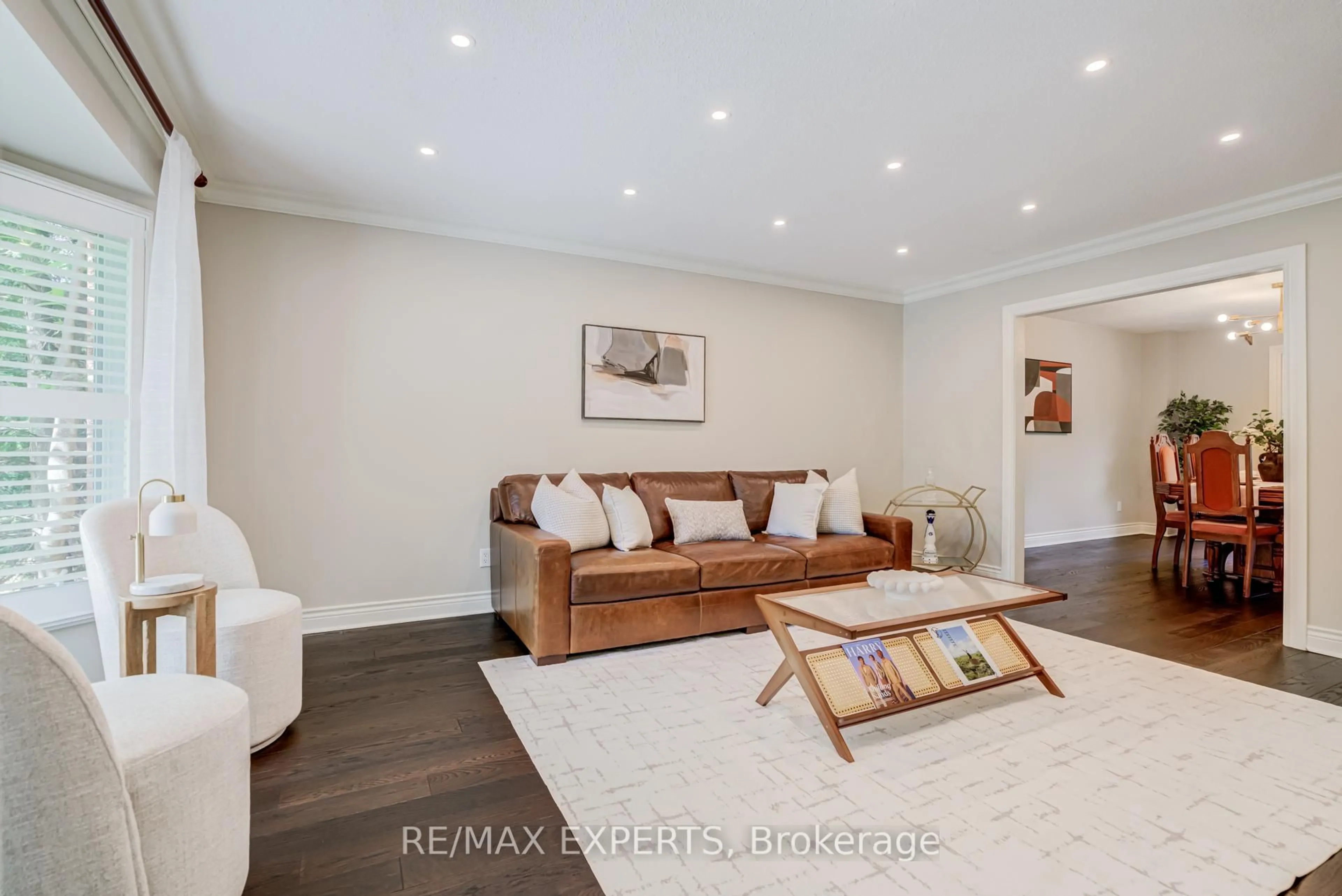Living room with furniture, wood/laminate floor for 23 Bloomfield Tr, Richmond Hill Ontario L4E 2J7