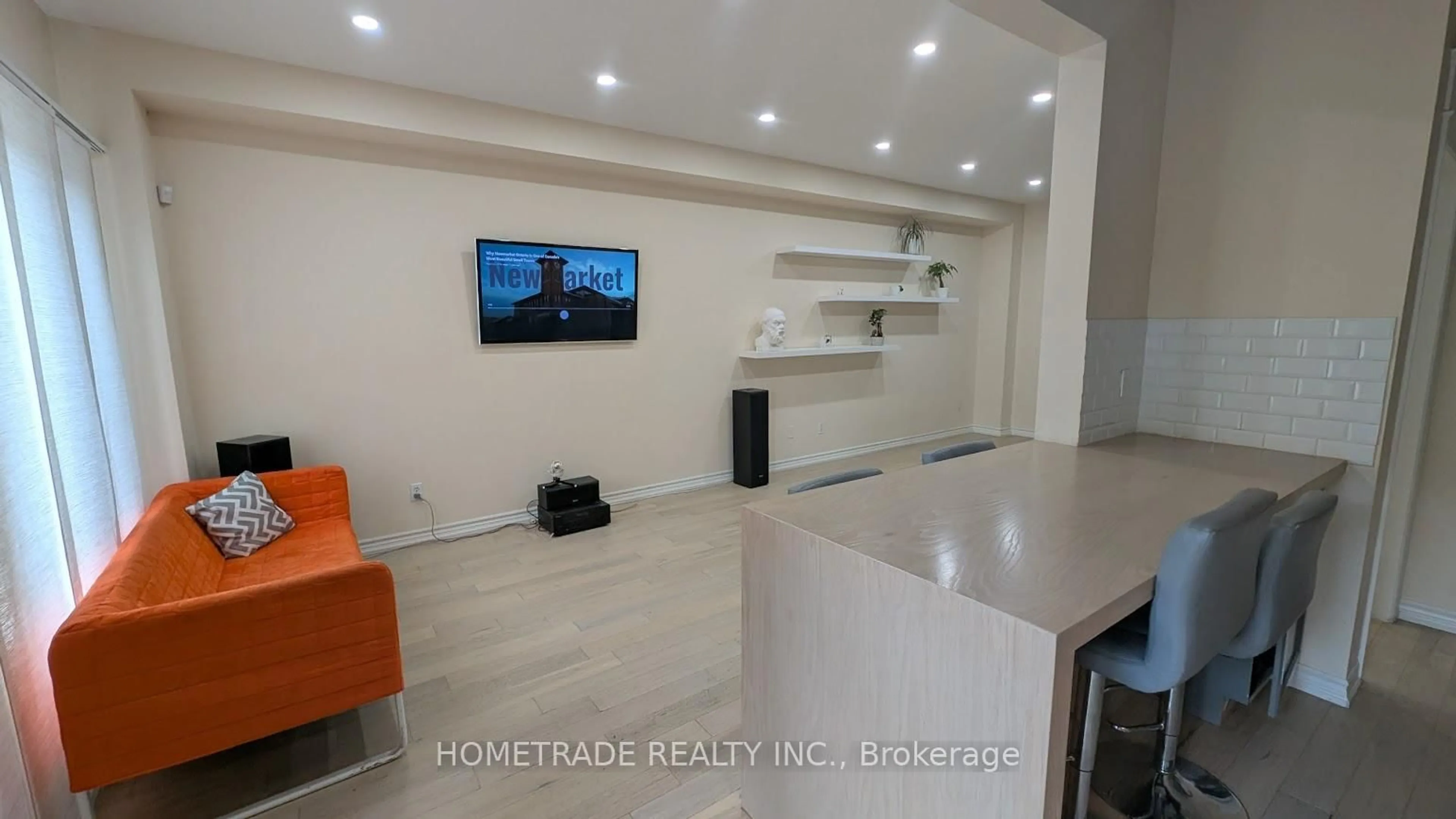 Home theater for 231 Denise Circ, Newmarket Ontario L3X 2K2