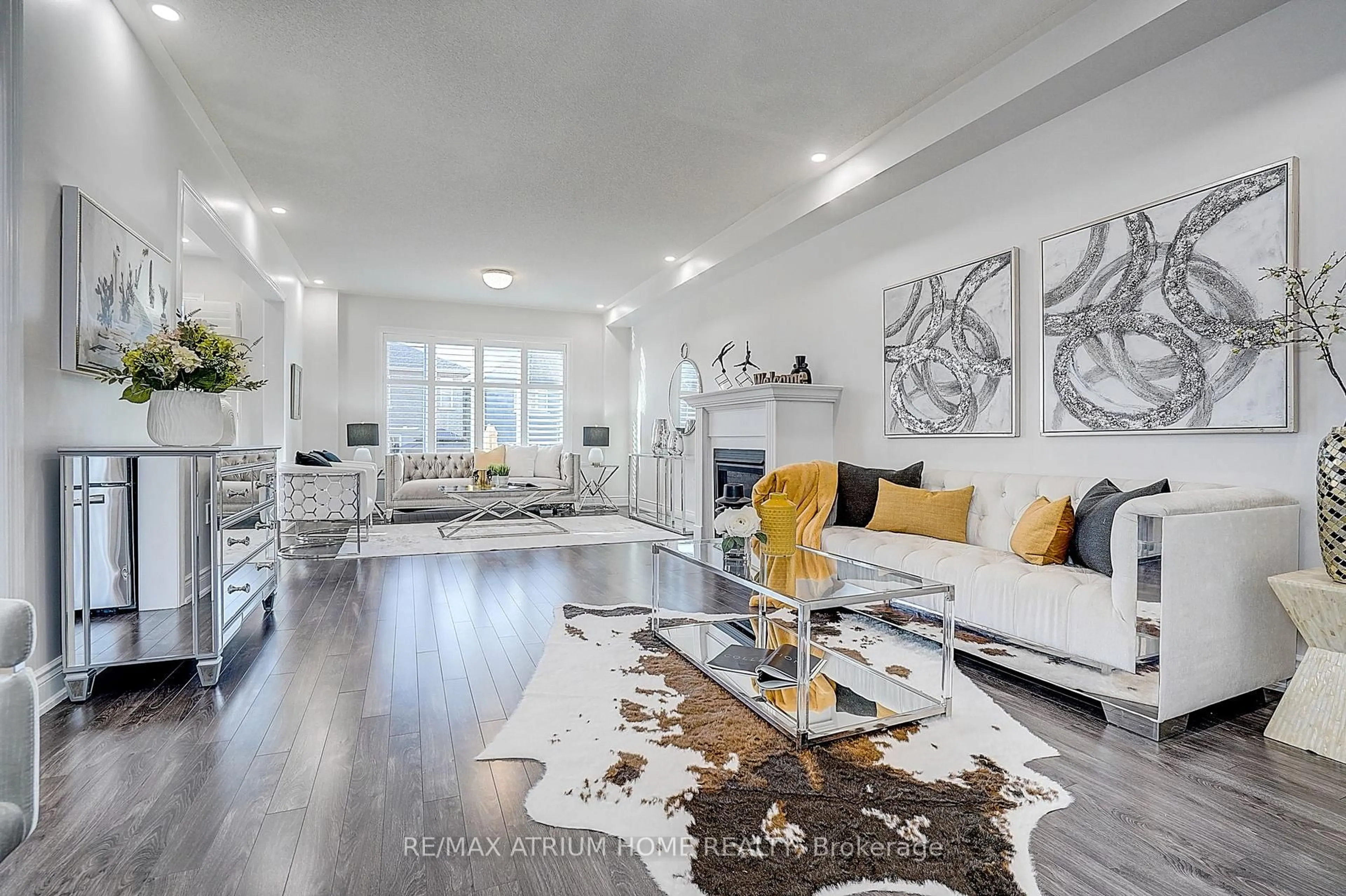 Living room with furniture, unknown for 191 Rutherford Rd, Bradford West Gwillimbury Ontario L3Z 0B4