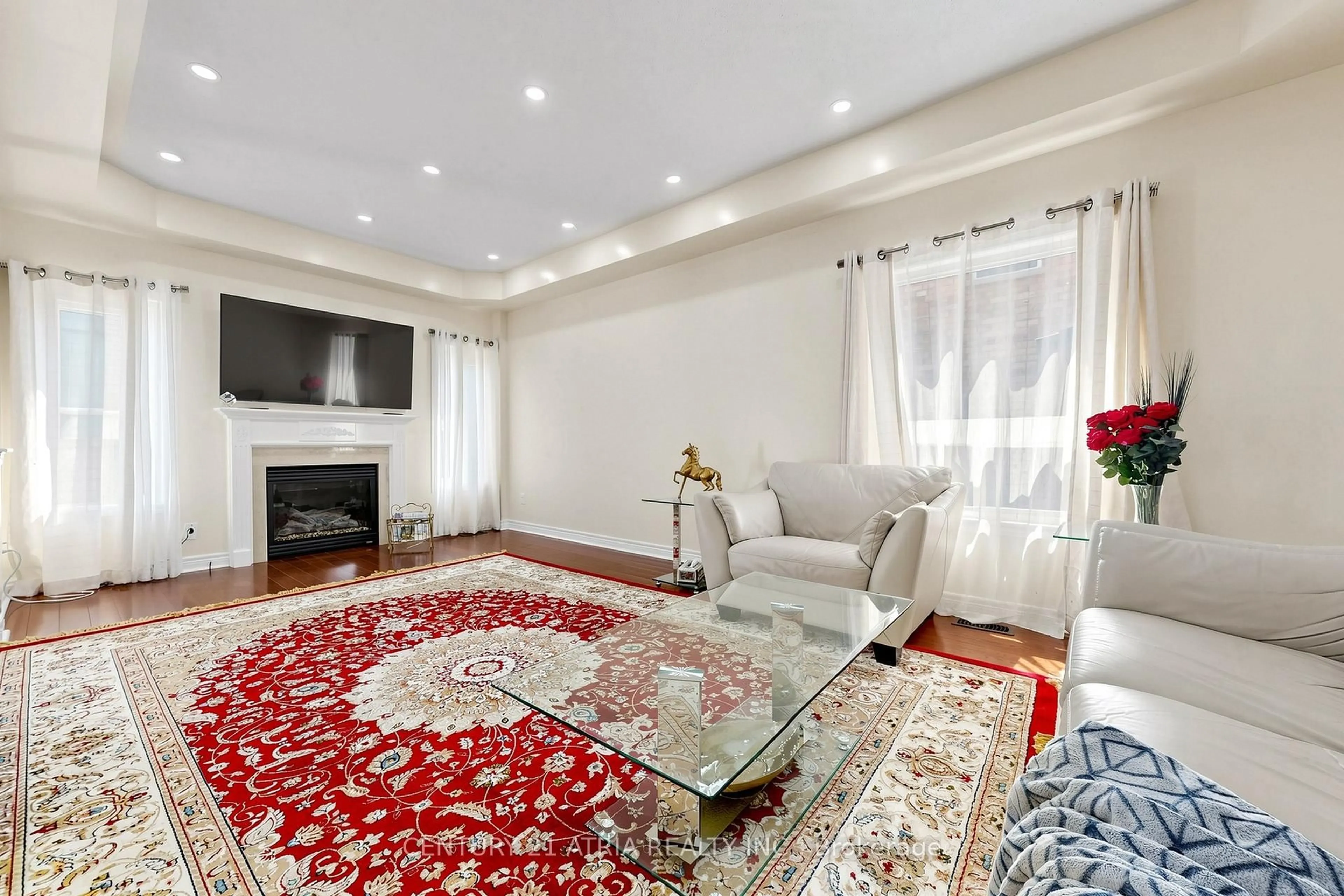 Living room with furniture, unknown for 15 Paulgrave Ave, Georgina Ontario L4P 0C3