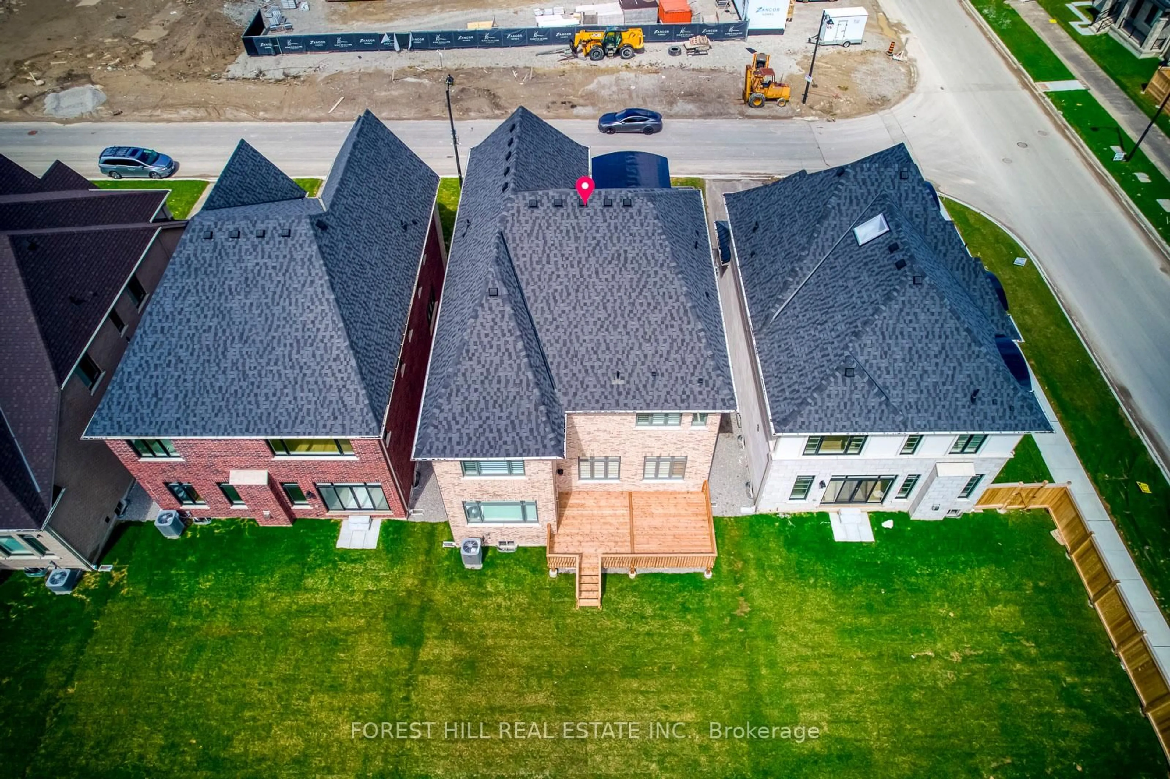 A pic from outside/outdoor area/front of a property/back of a property/a pic from drone, street for 35 Gianvito Cres, King Ontario L7B 0T2