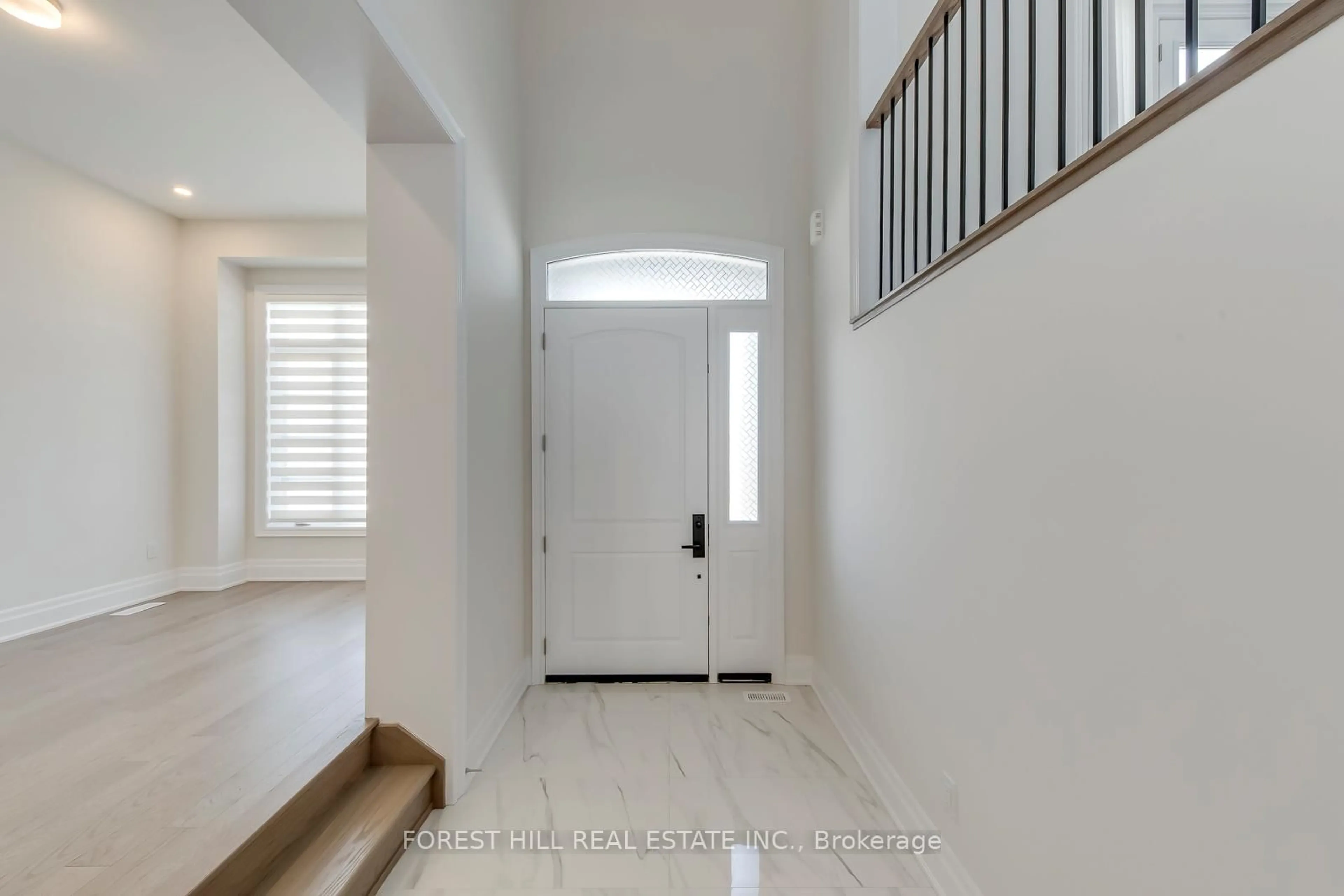 Indoor entryway for 35 Gianvito Cres, King Ontario L7B 0T2