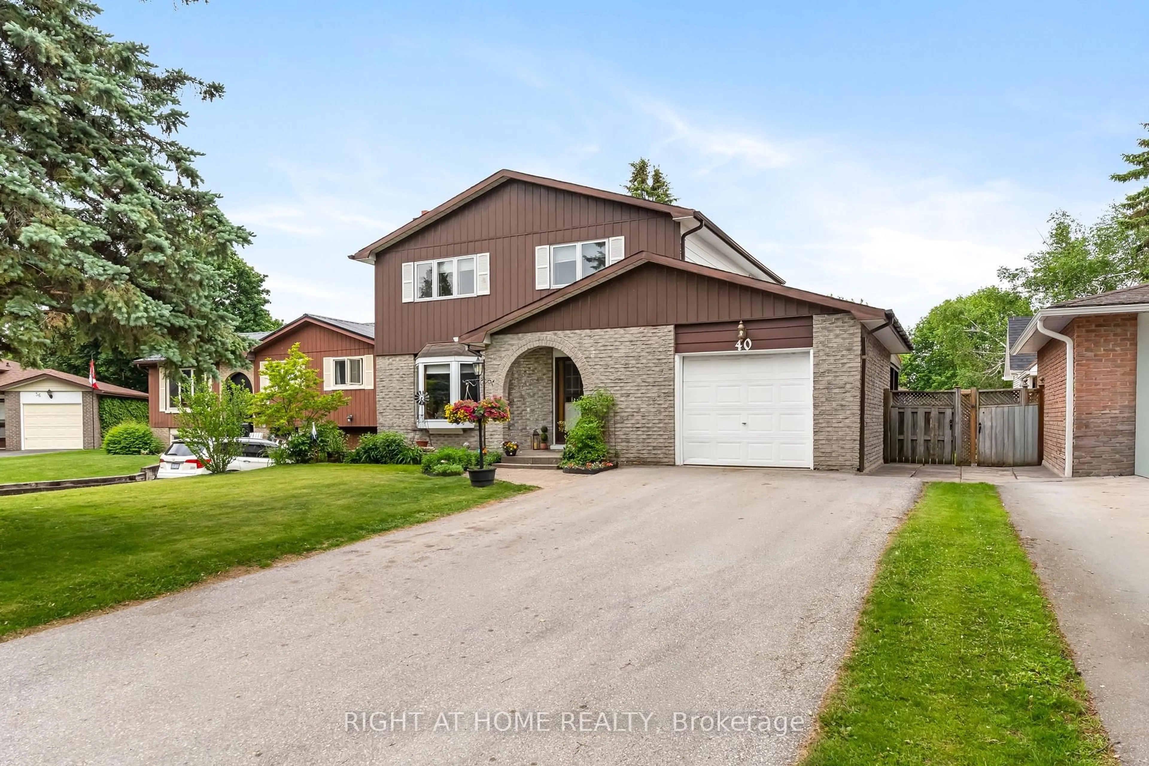 Home with brick exterior material, street for 40 Colbeck Cres, New Tecumseth Ontario L9R 1B7