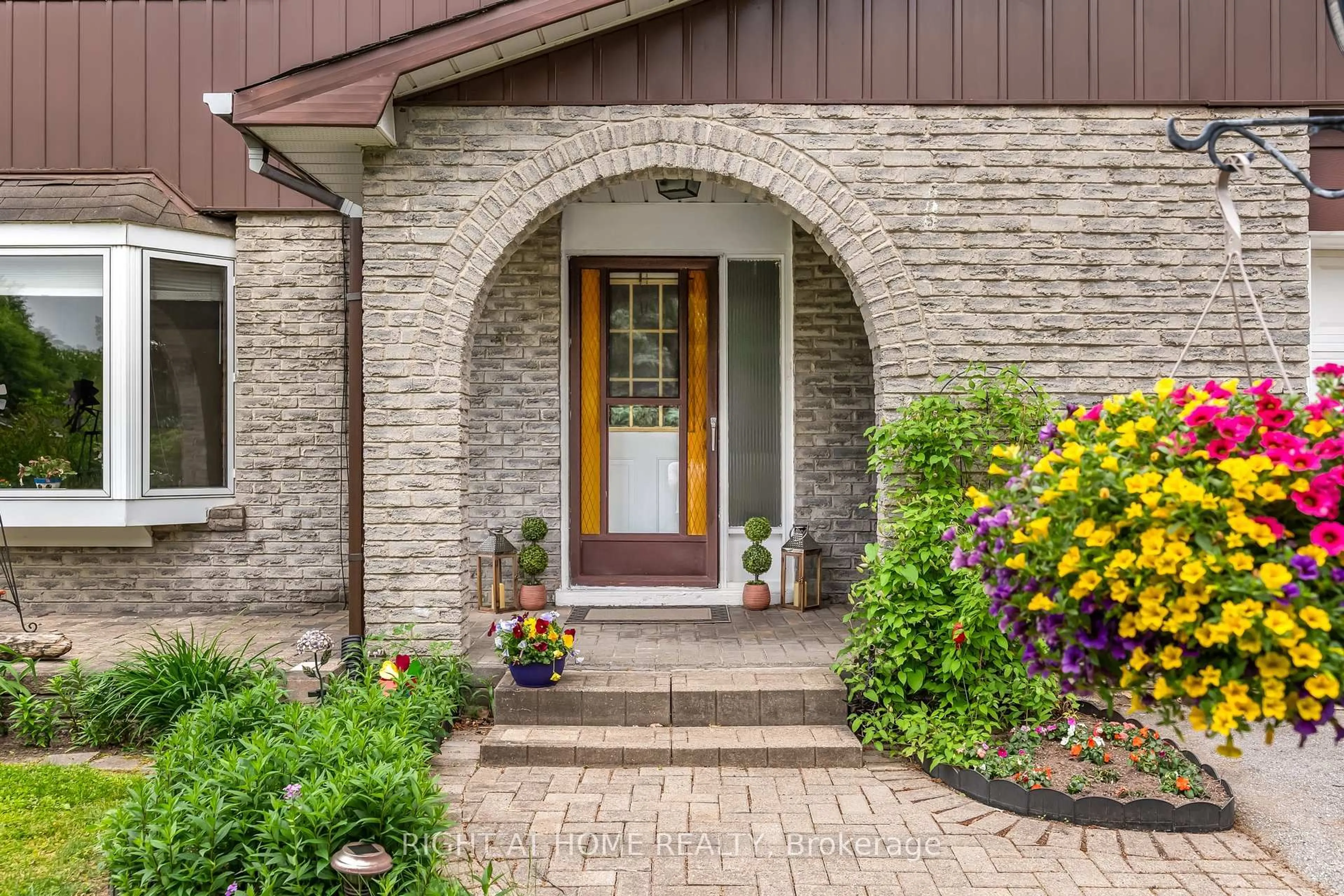 Home with brick exterior material, street for 40 Colbeck Cres, New Tecumseth Ontario L9R 1B7