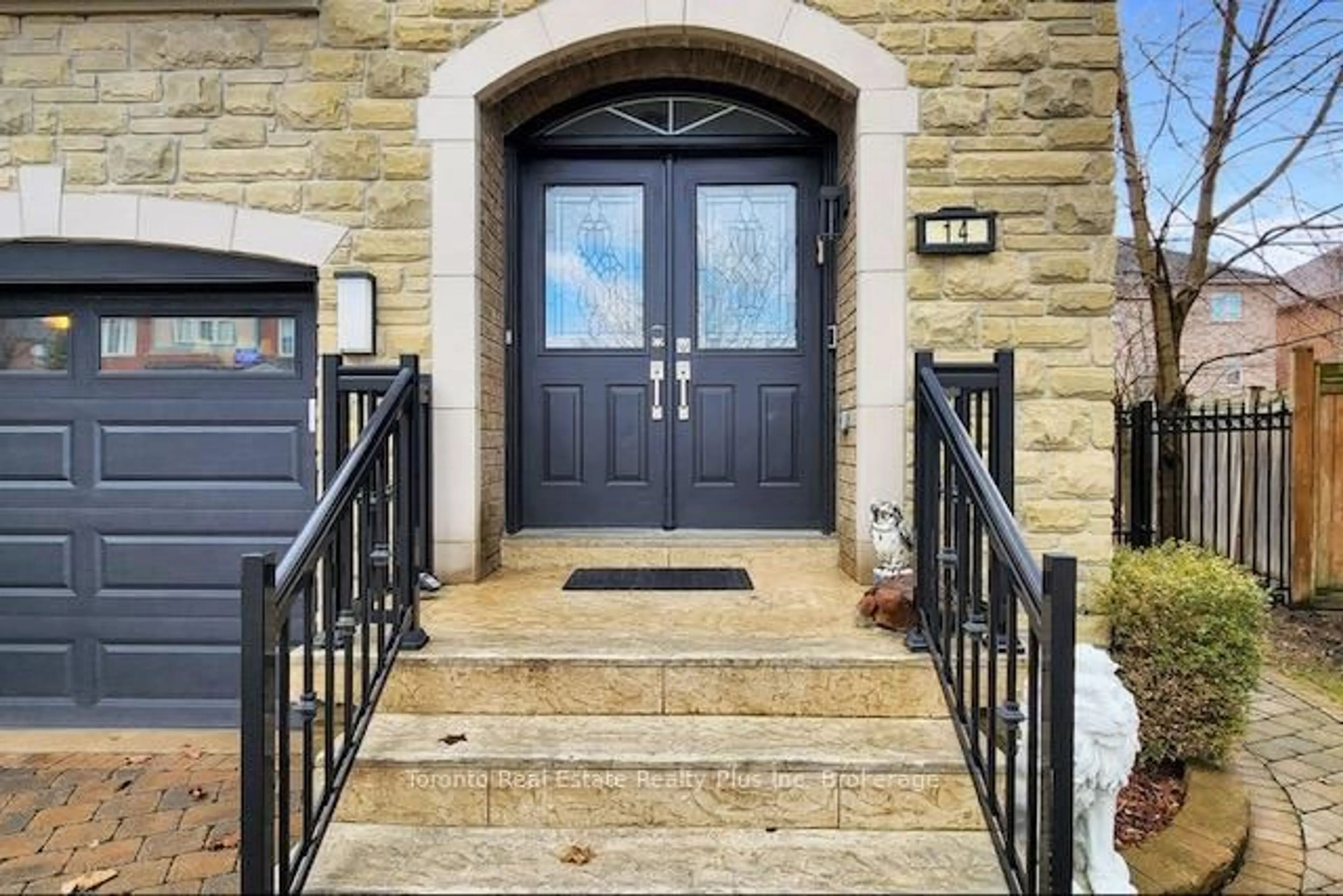 Indoor entryway for 14 Riel Dr, Richmond Hill Ontario L4E 4W4