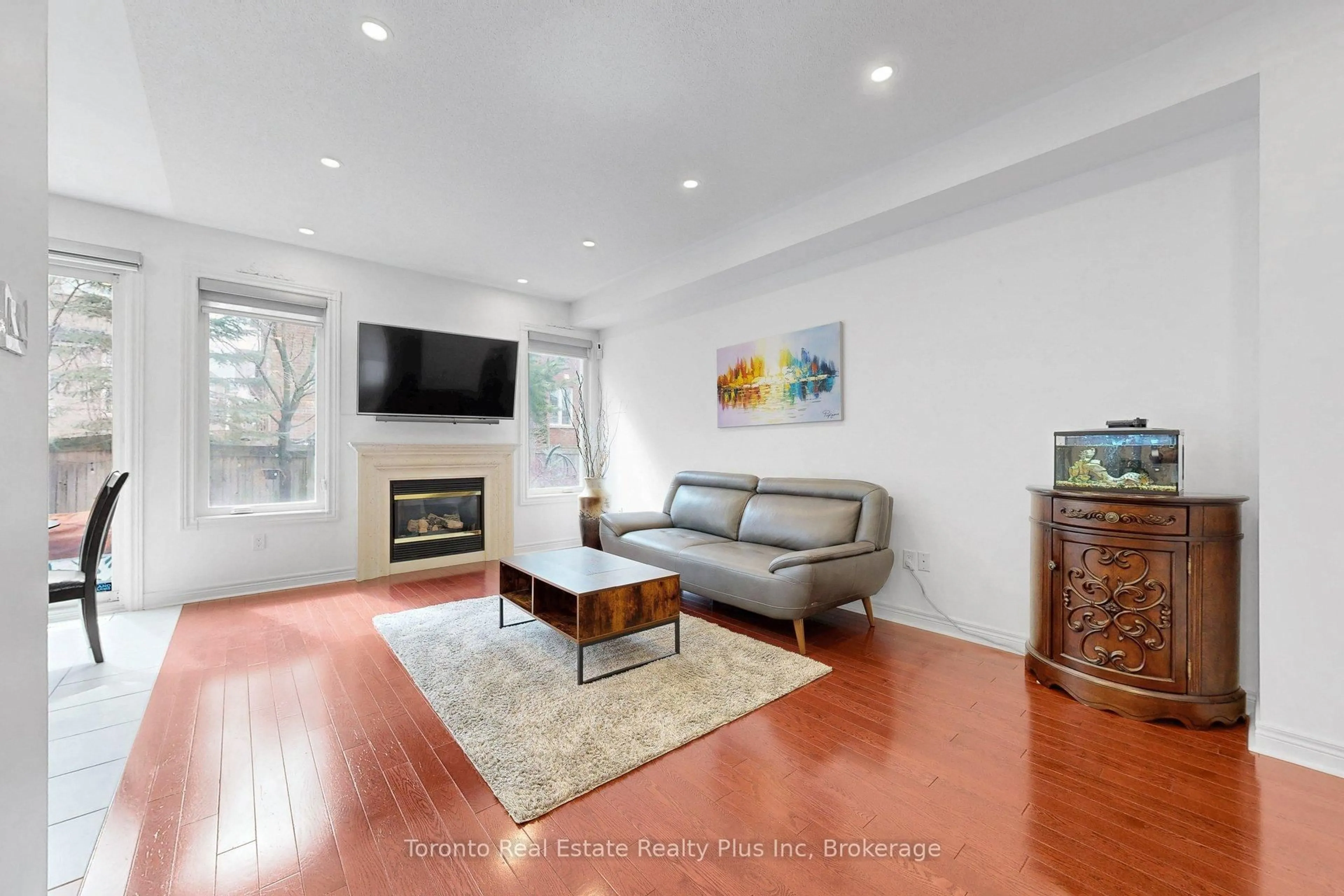 Living room with furniture, unknown for 14 Riel Dr, Richmond Hill Ontario L4E 4W4