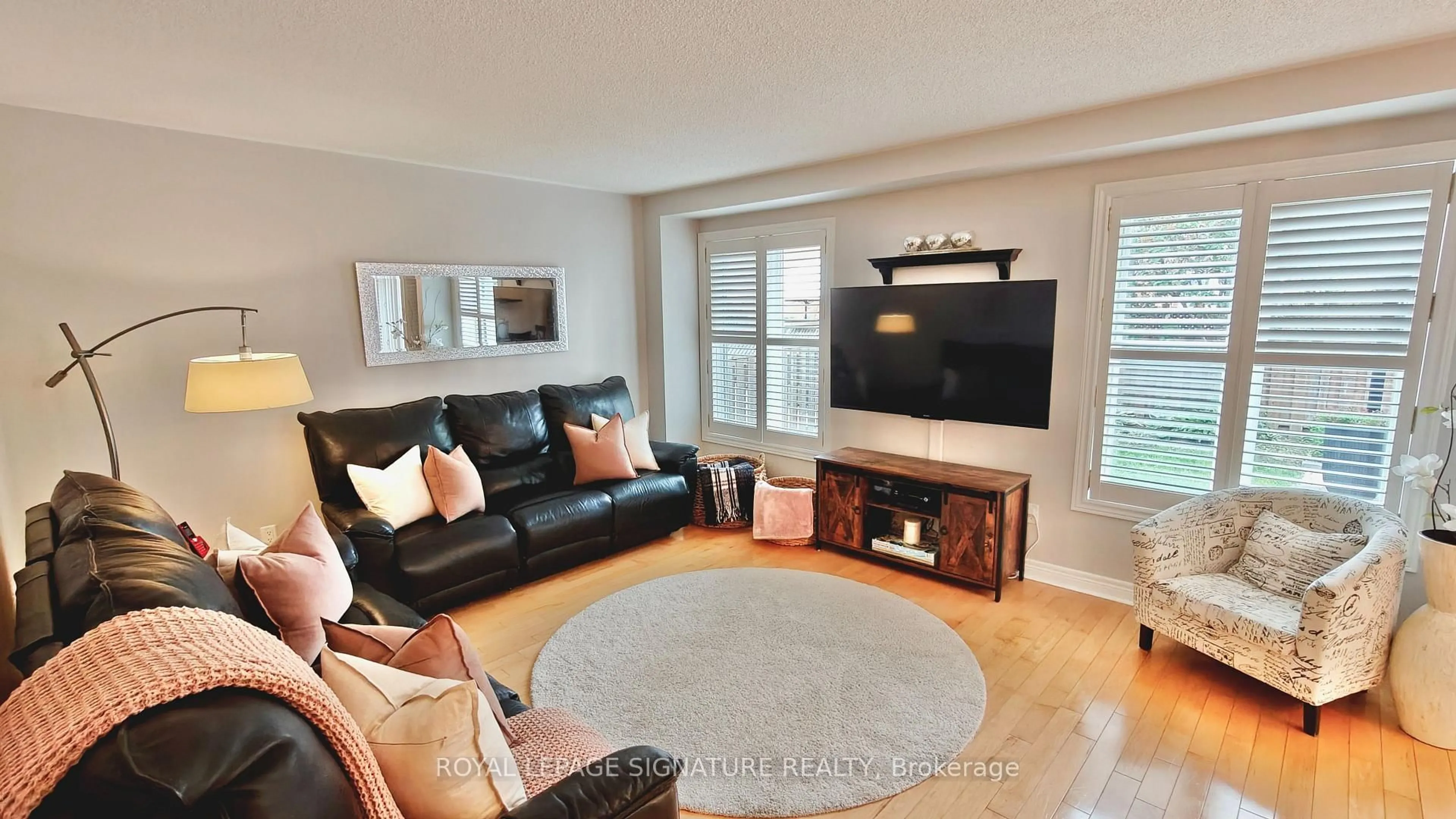 Living room with furniture, unknown for 14 Ostick St, Aurora Ontario L4G 7G2