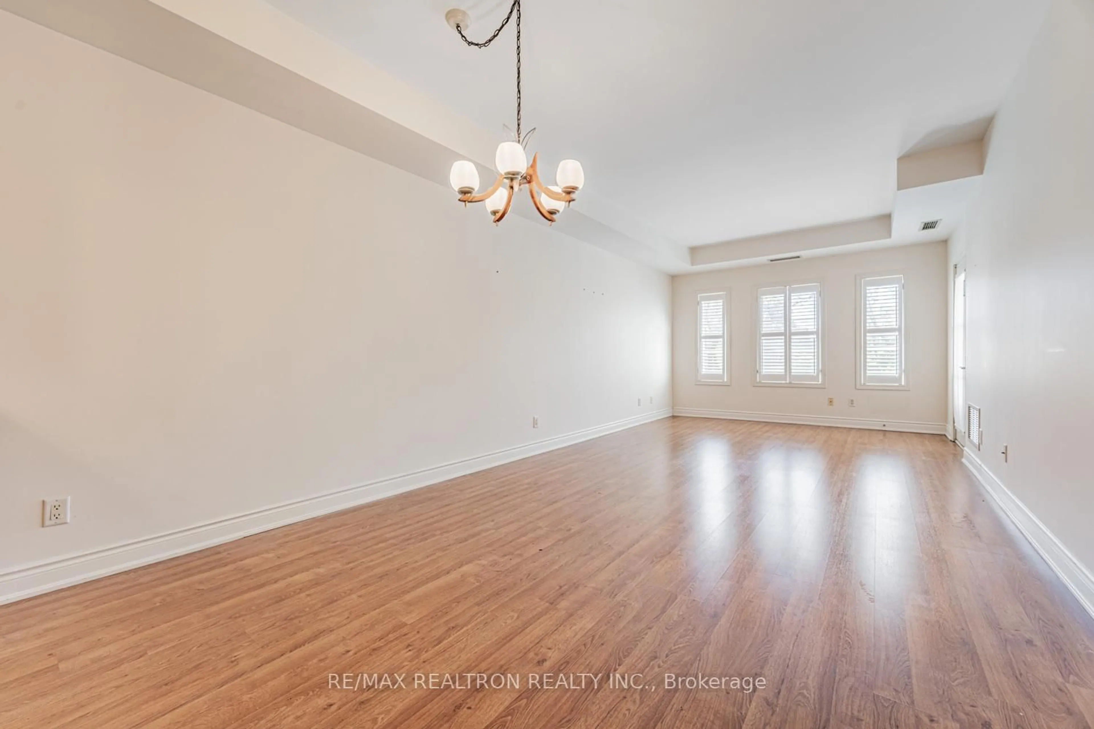 A pic of a room for 9901 Keele St #207, Vaughan Ontario L6A 0A1