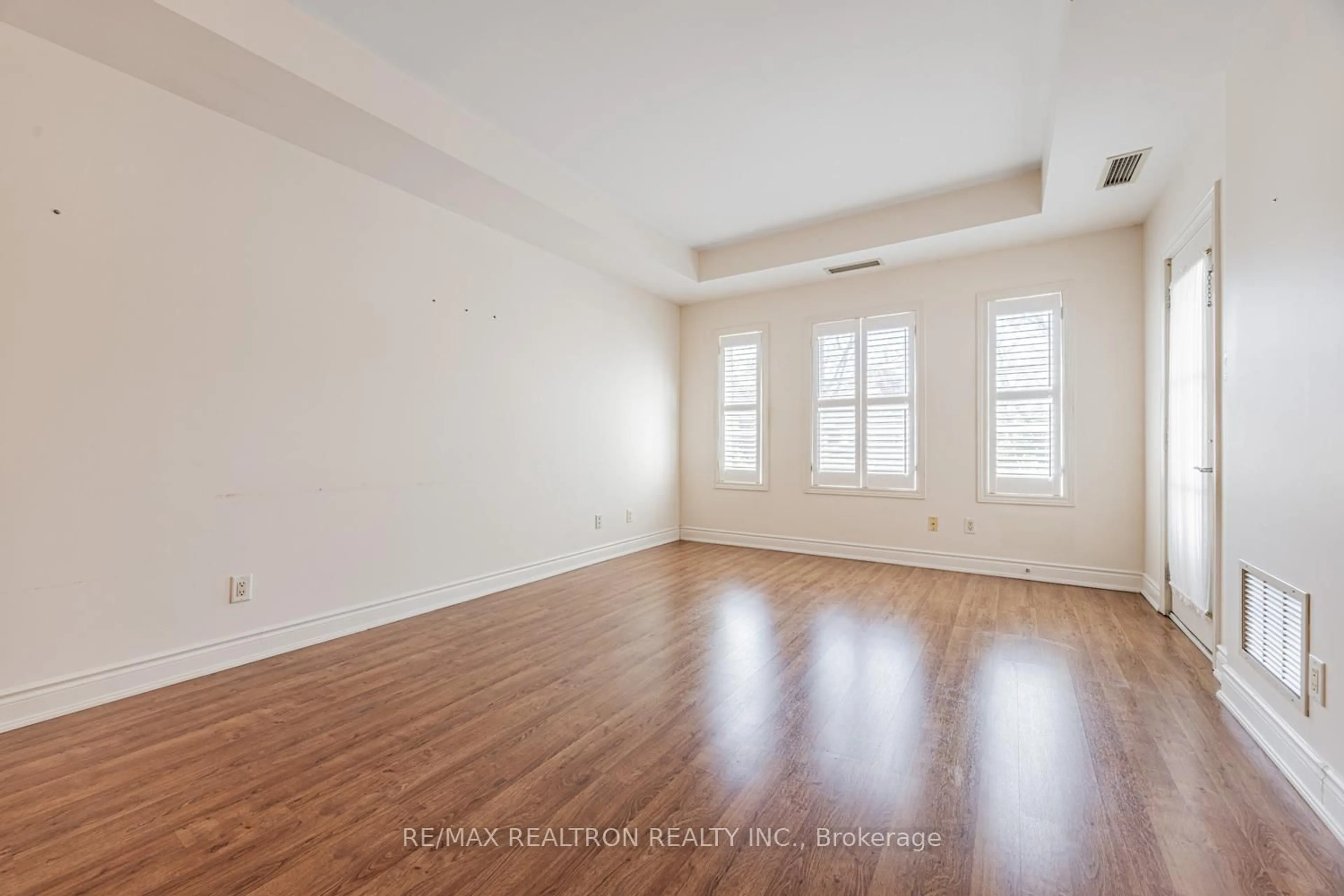 A pic of a room for 9901 Keele St #207, Vaughan Ontario L6A 0A1