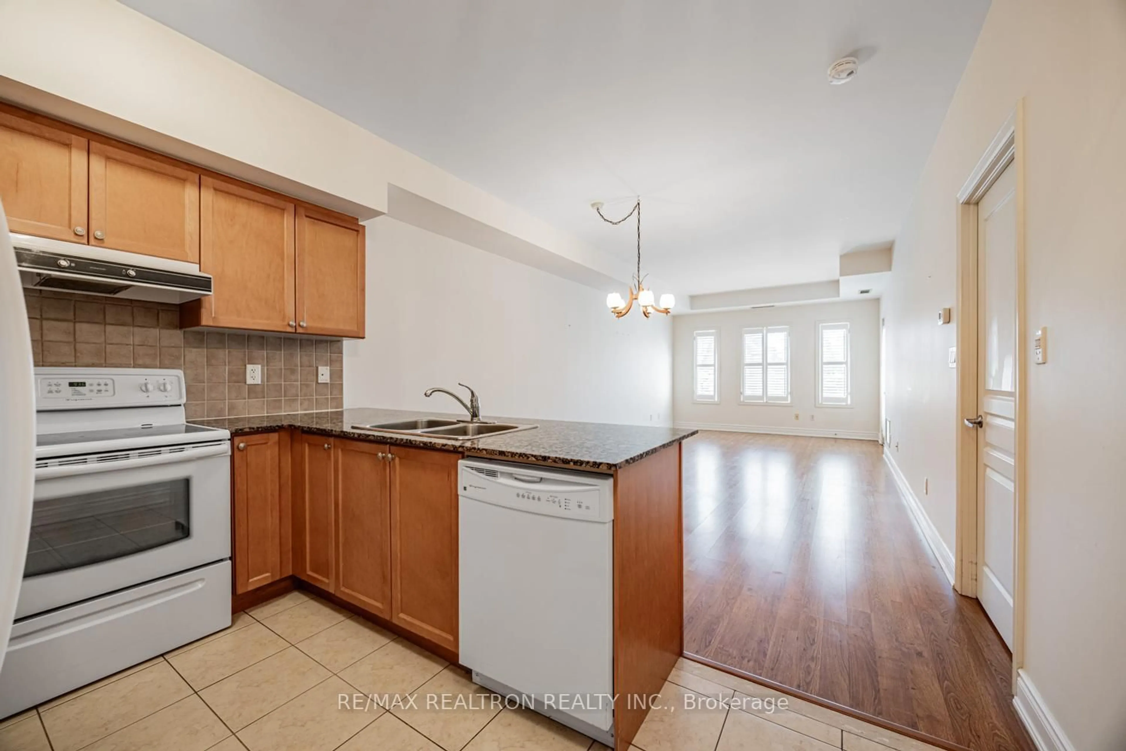 Standard kitchen, unknown for 9901 Keele St #207, Vaughan Ontario L6A 0A1