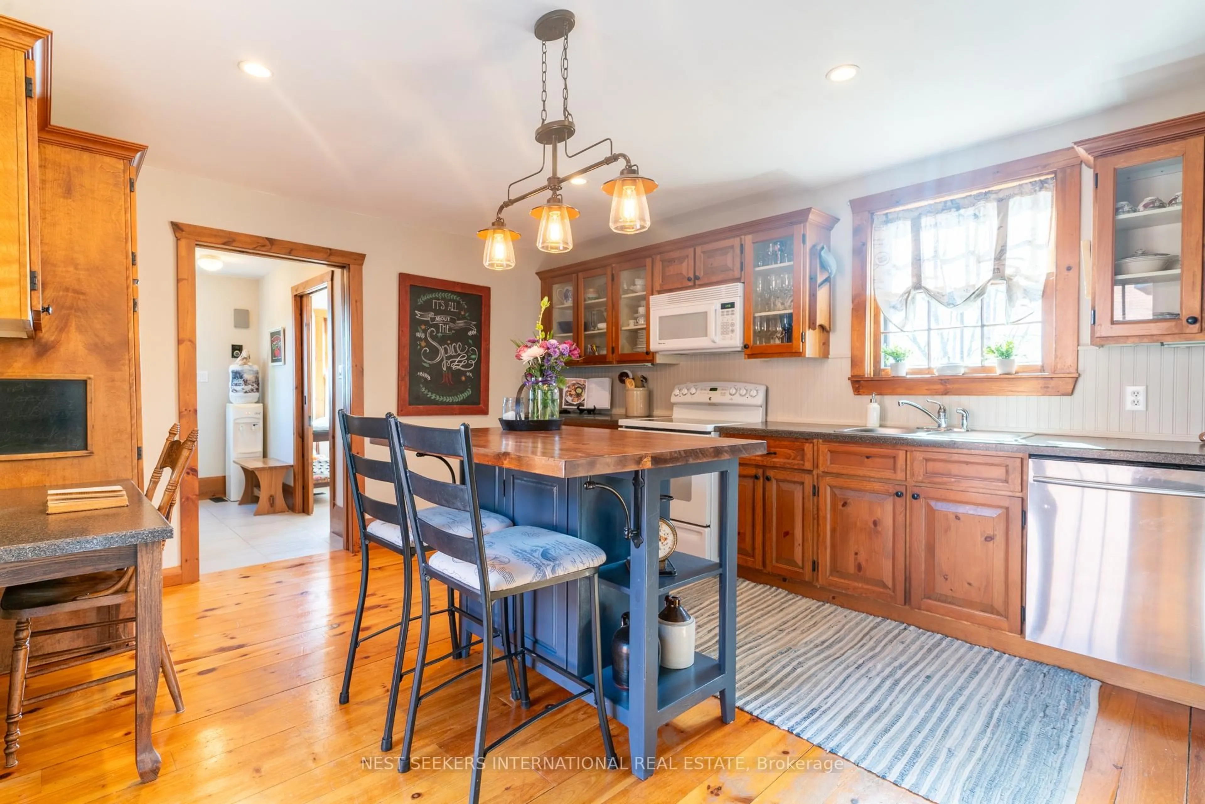 Open concept kitchen, unknown for 219 Bayshore Rd, Innisfil Ontario L0L 1K0