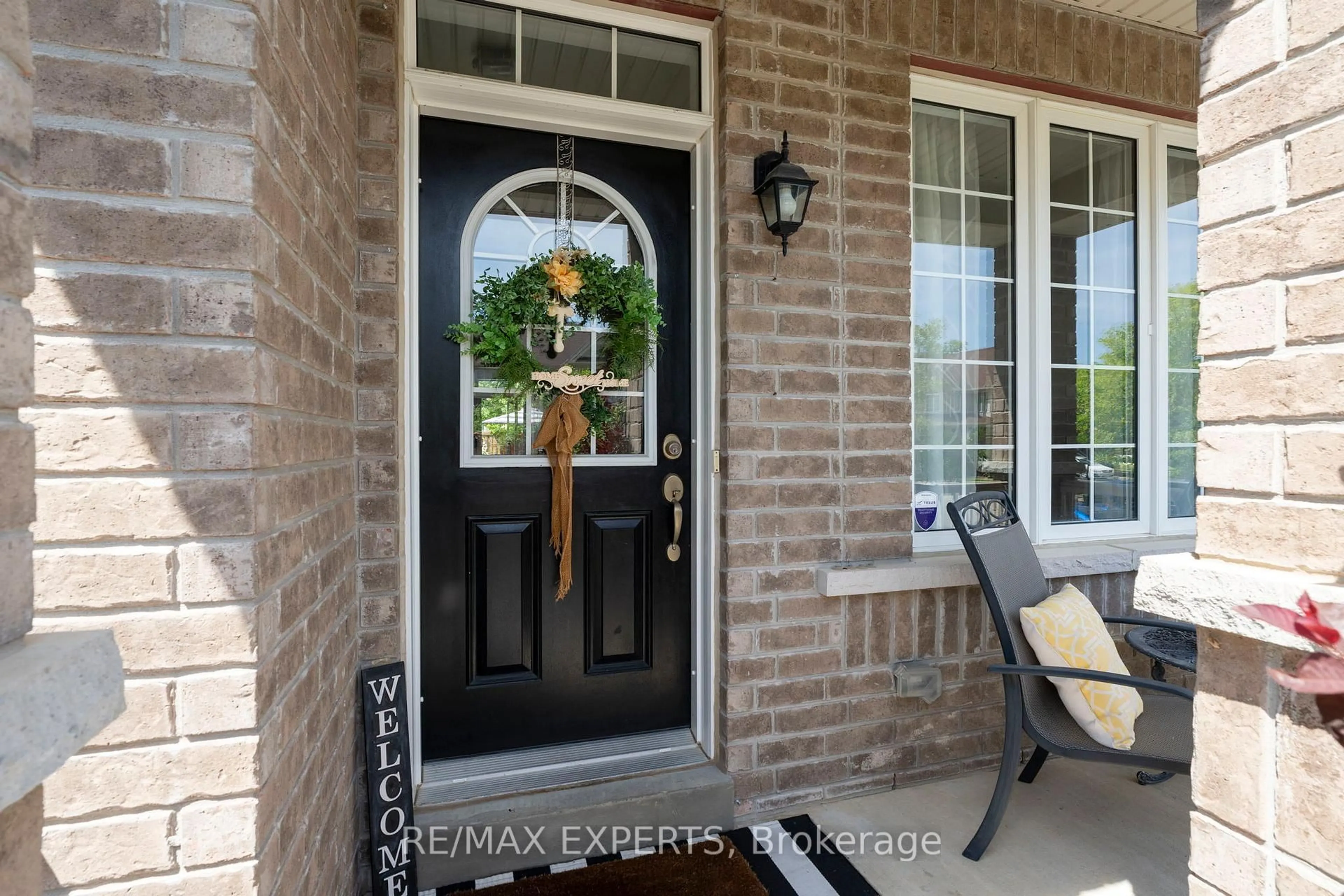 Indoor entryway for 8 Jackson Dr, New Tecumseth Ontario L0G 1W0