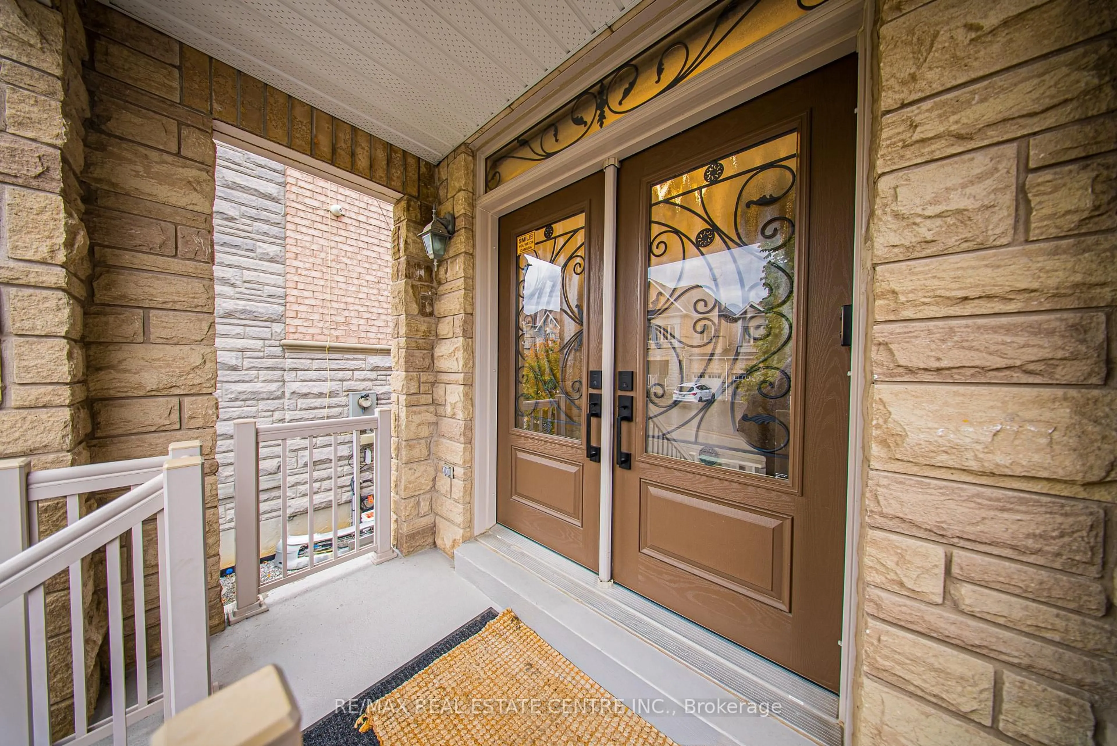 Indoor entryway for 8 Bristlewood Cres, Vaughan Ontario L4J 0H4