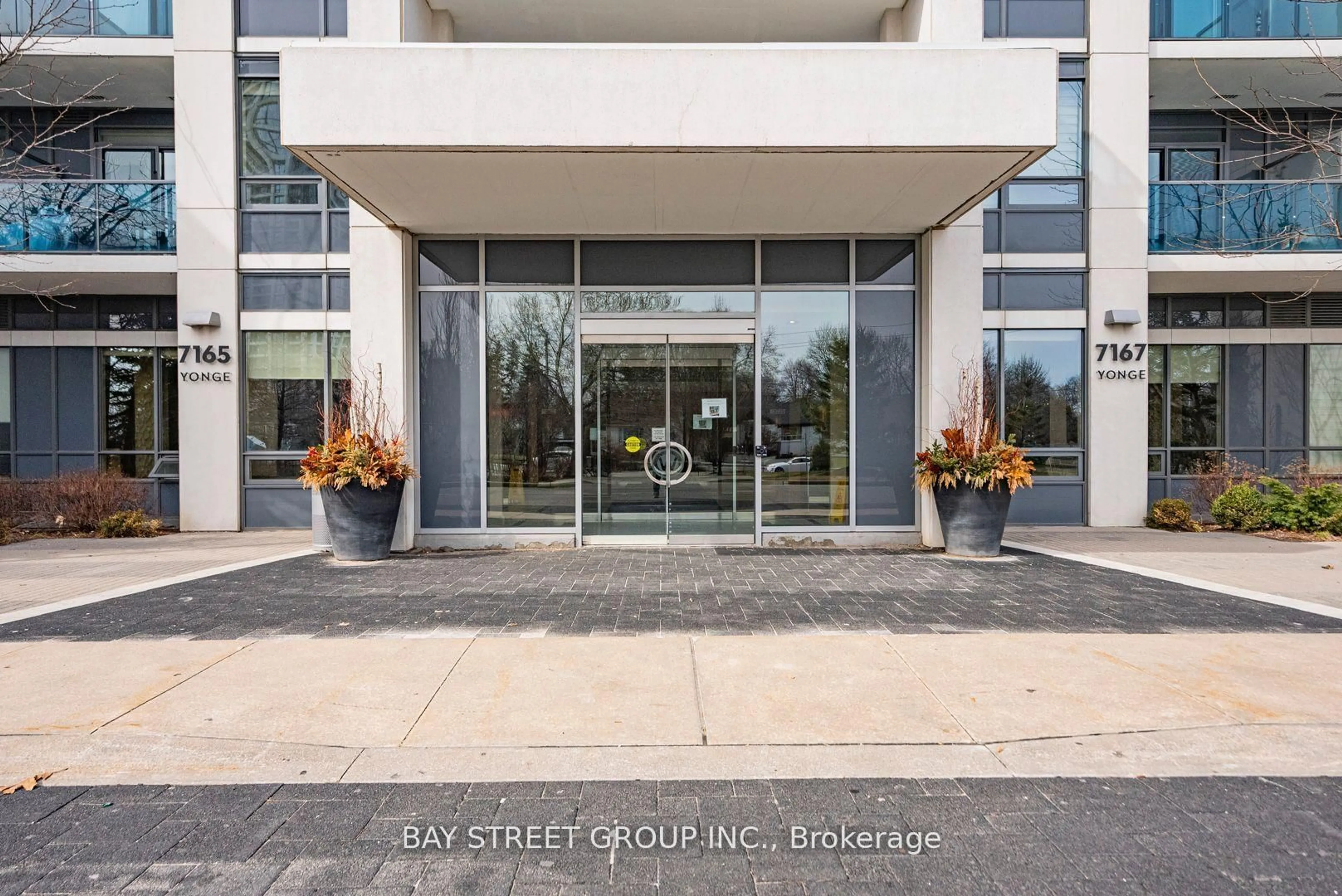Indoor foyer for 7167 Yonge St #718, Markham Ontario L3T 0E1