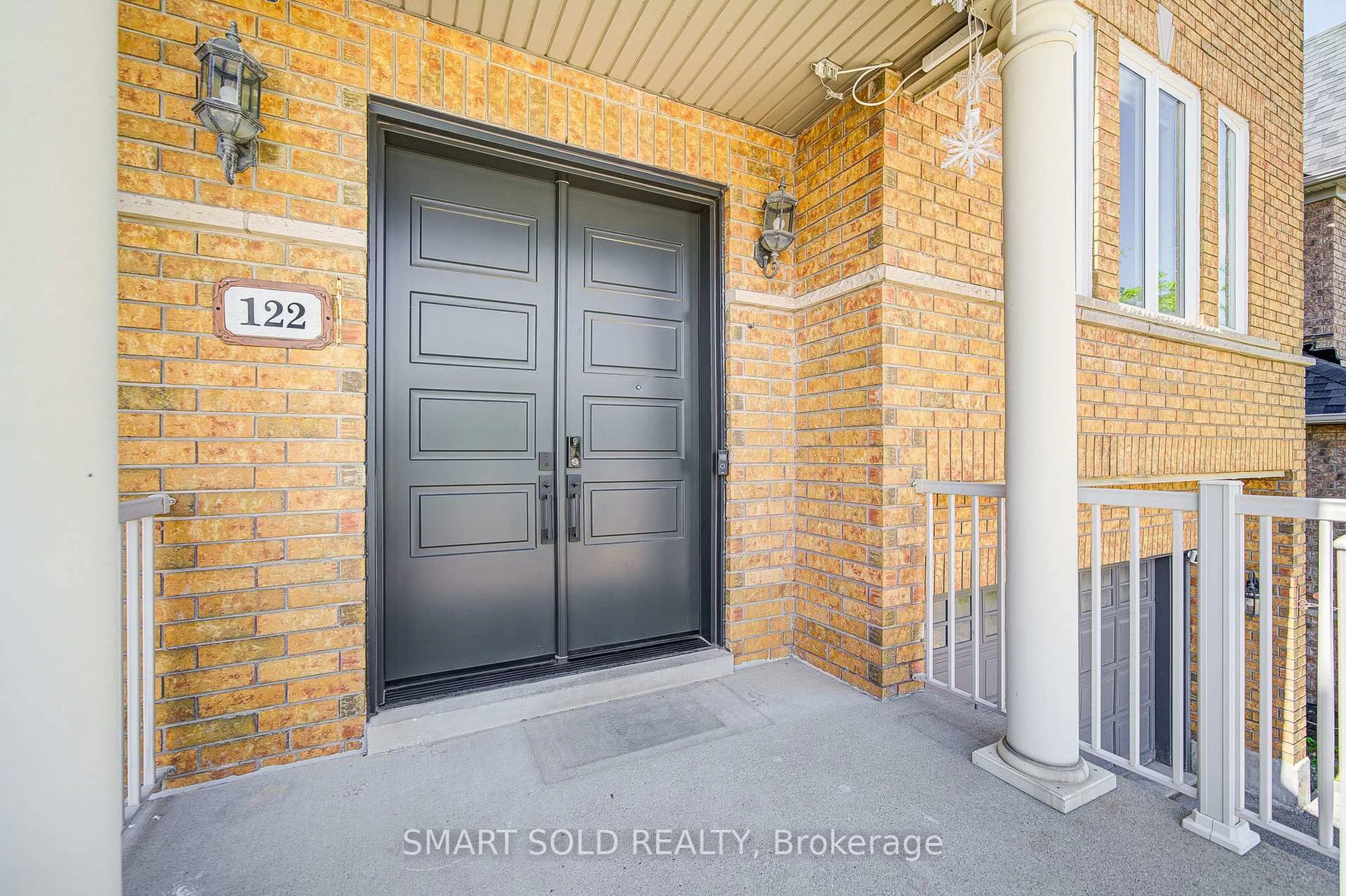 Indoor entryway for 122 Mistysugar Tr, Vaughan Ontario L4J 8T6
