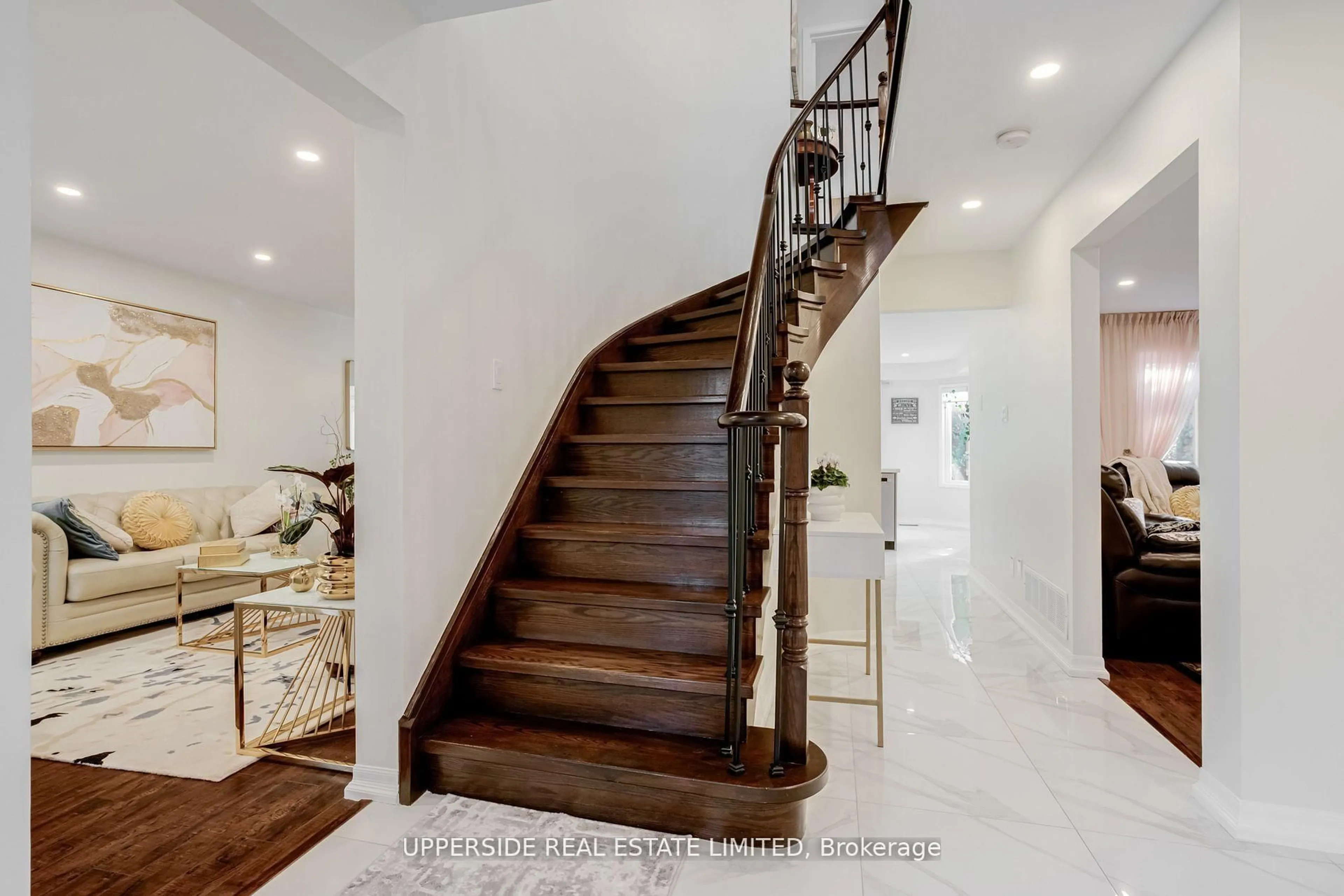 Stairs for 167 Covent Cres, Aurora Ontario L4G 6P9