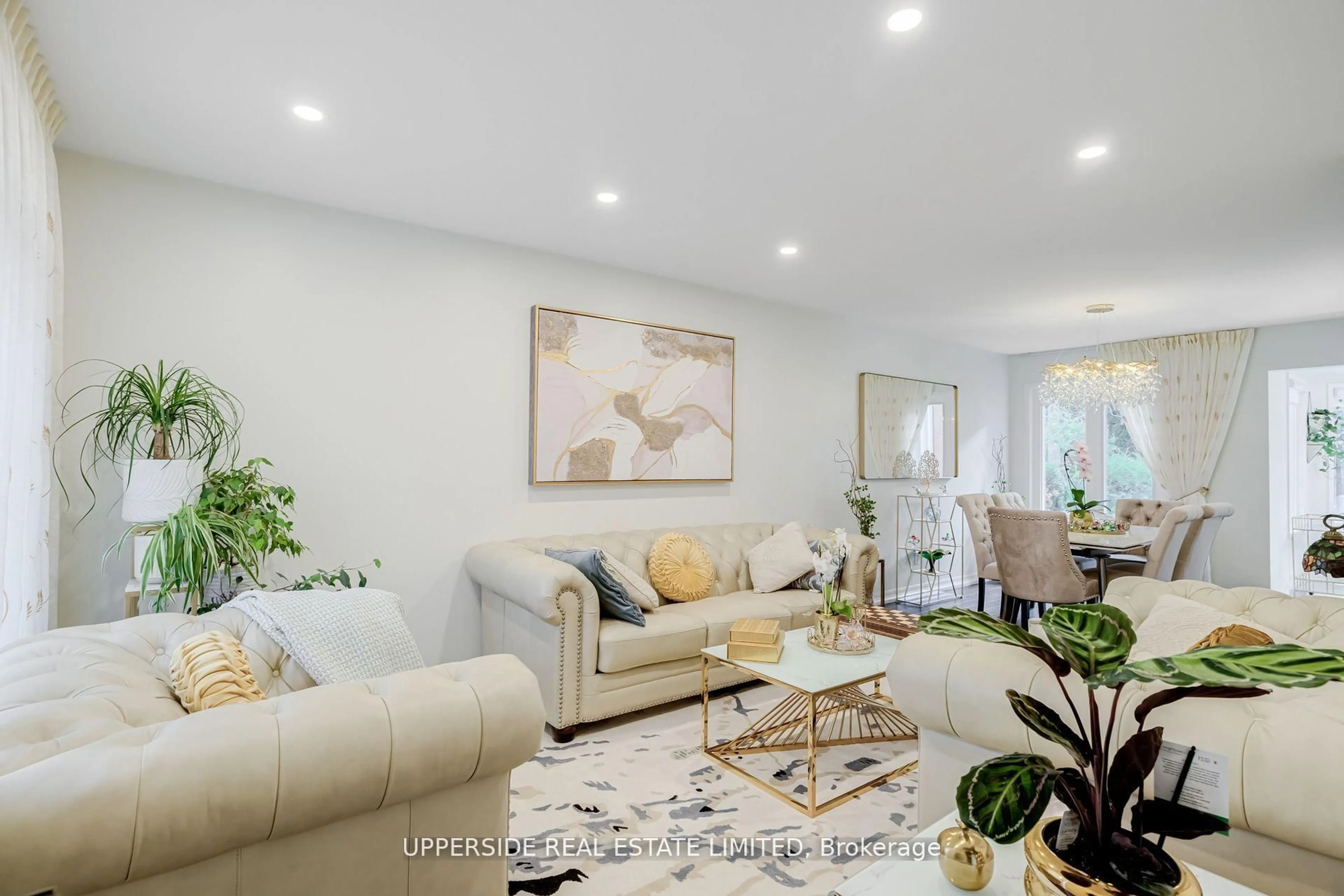 Living room with furniture, unknown for 167 Covent Cres, Aurora Ontario L4G 6P9