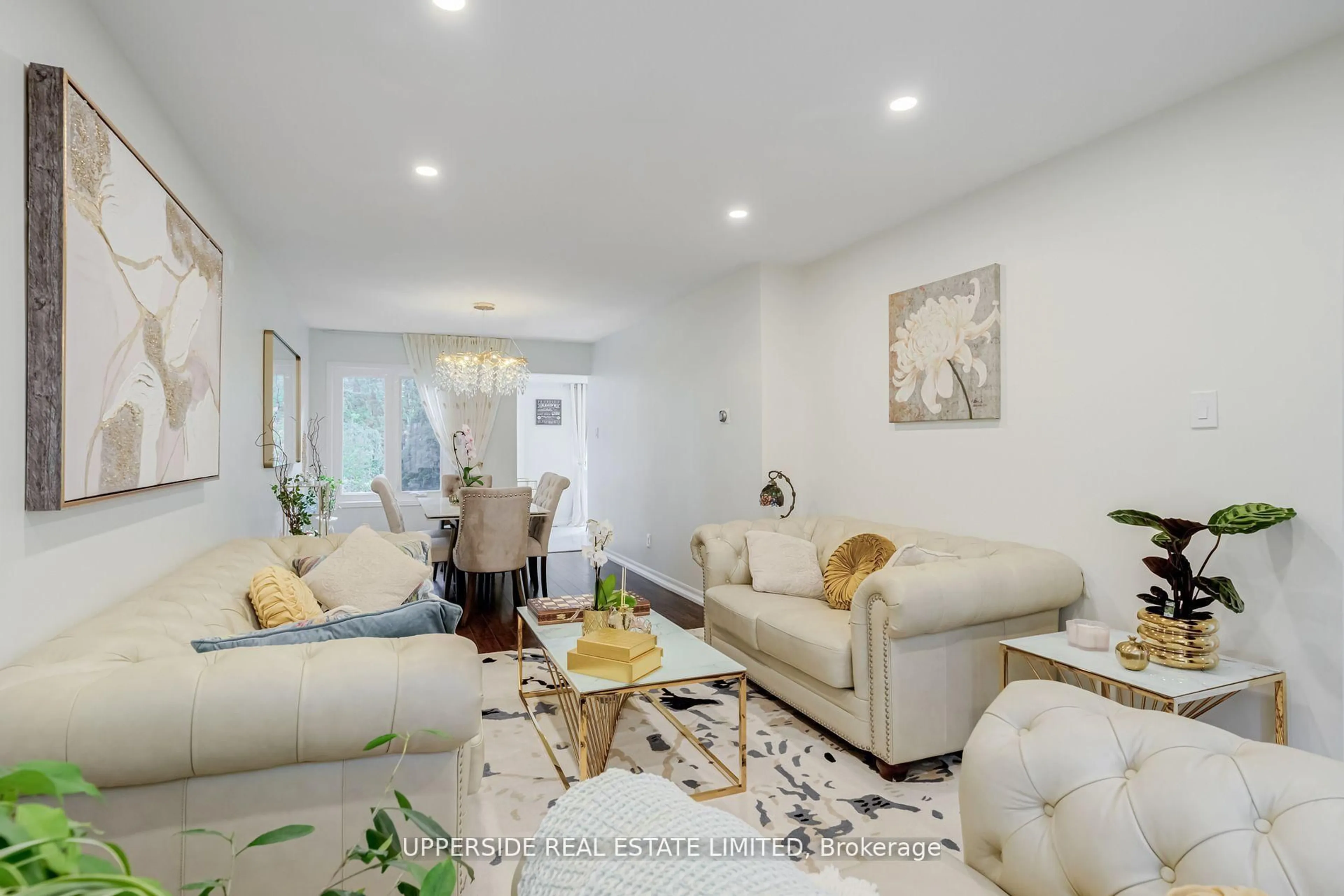 Living room with furniture, unknown for 167 Covent Cres, Aurora Ontario L4G 6P9
