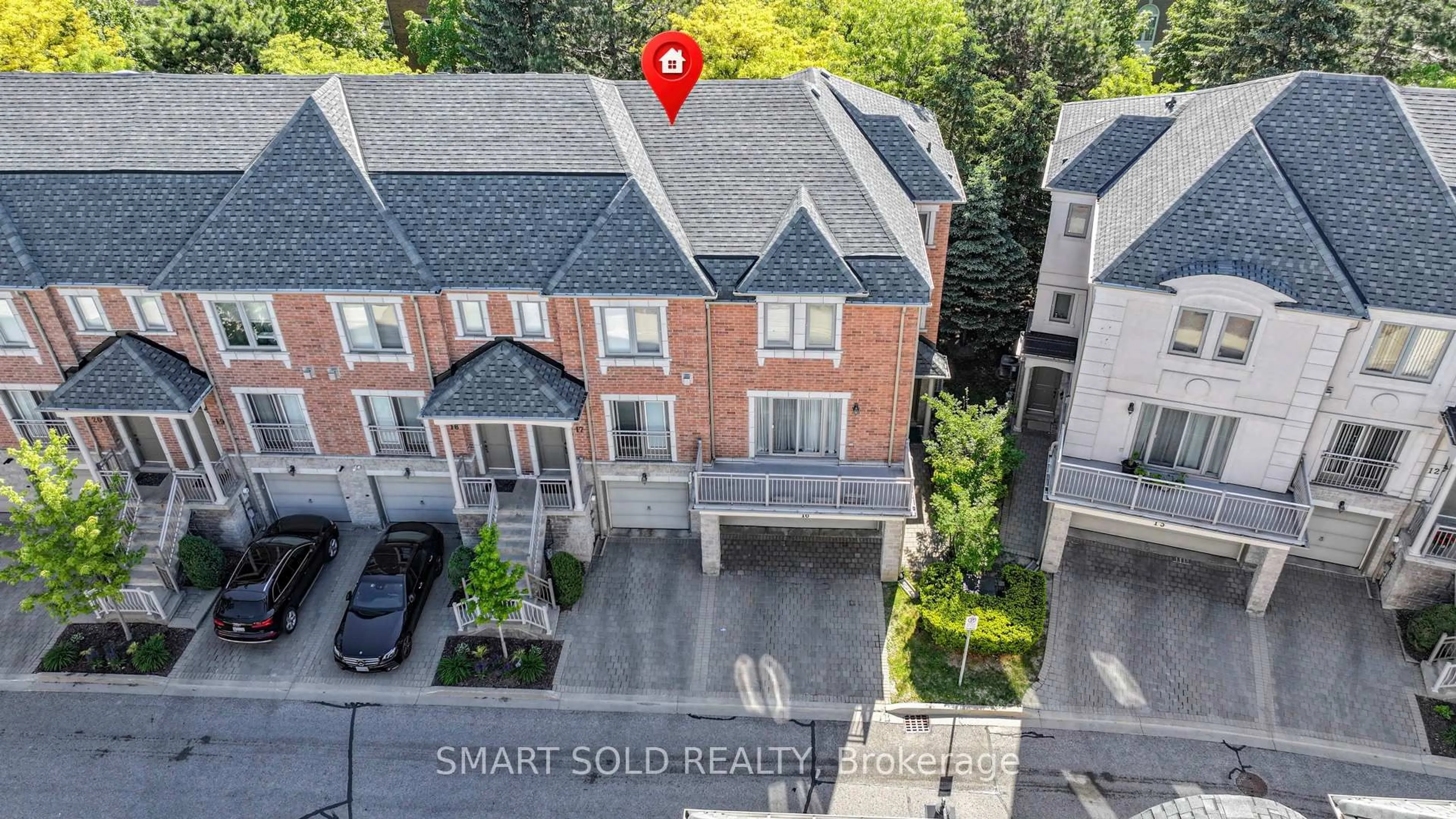 A pic from outside/outdoor area/front of a property/back of a property/a pic from drone, street for 9133 Bayview Ave #16, Richmond Hill Ontario L4B 4C5