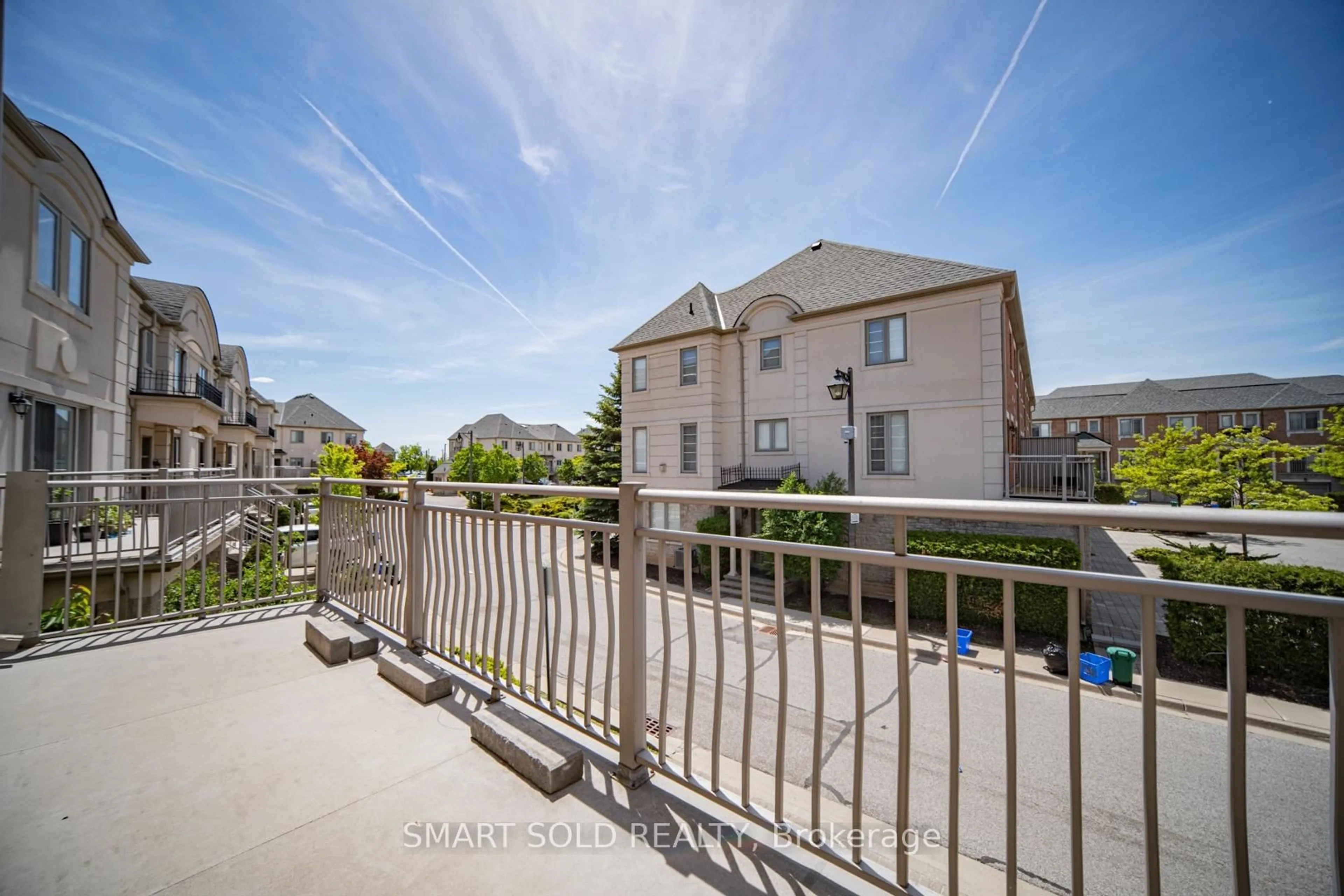 Balcony in the apartment, unknown for 9133 Bayview Ave #16, Richmond Hill Ontario L4B 4C5