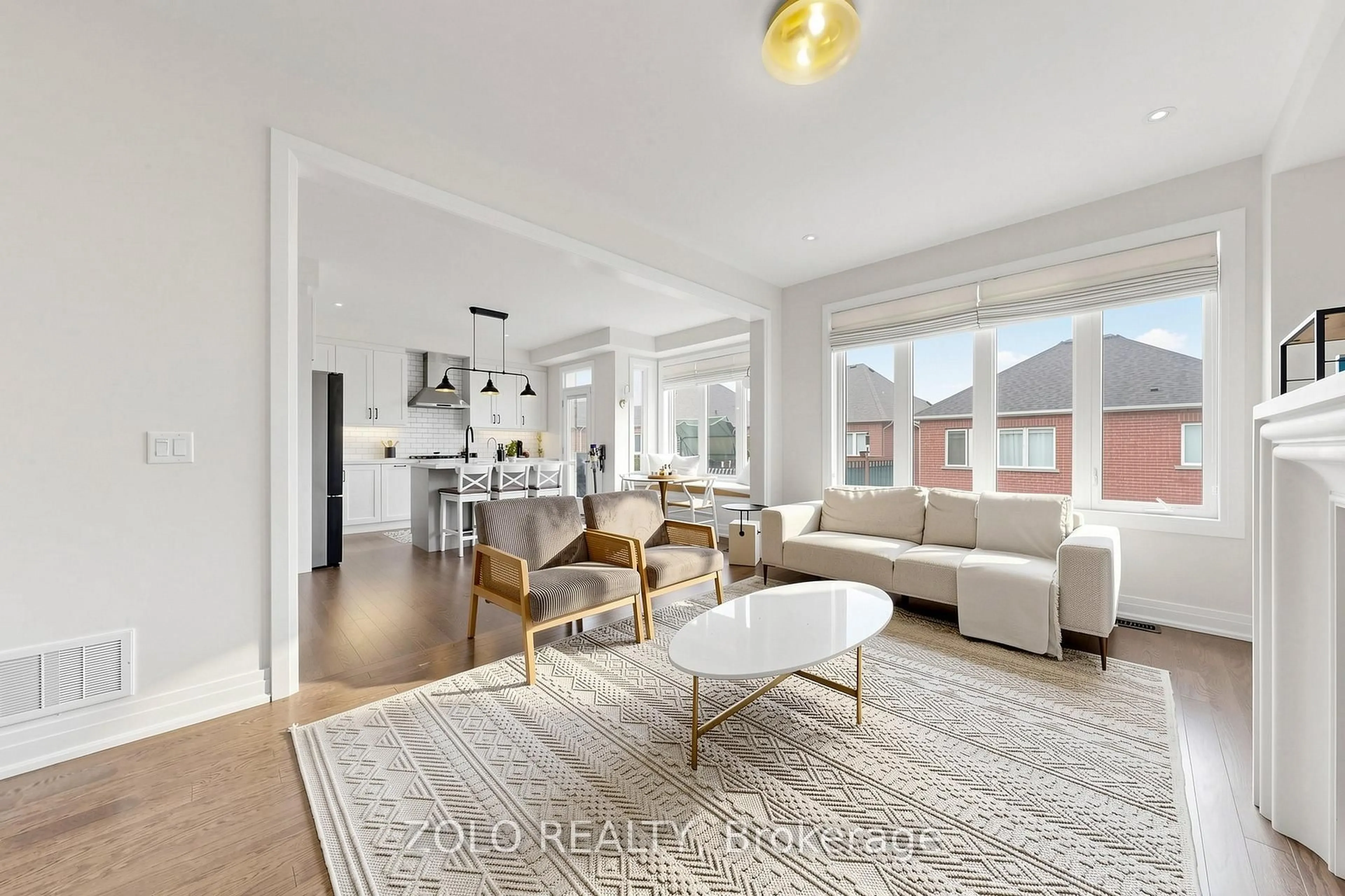 Living room with furniture, unknown for 82 Murray Leonard Lane, East Gwillimbury Ontario L9N 0Z6