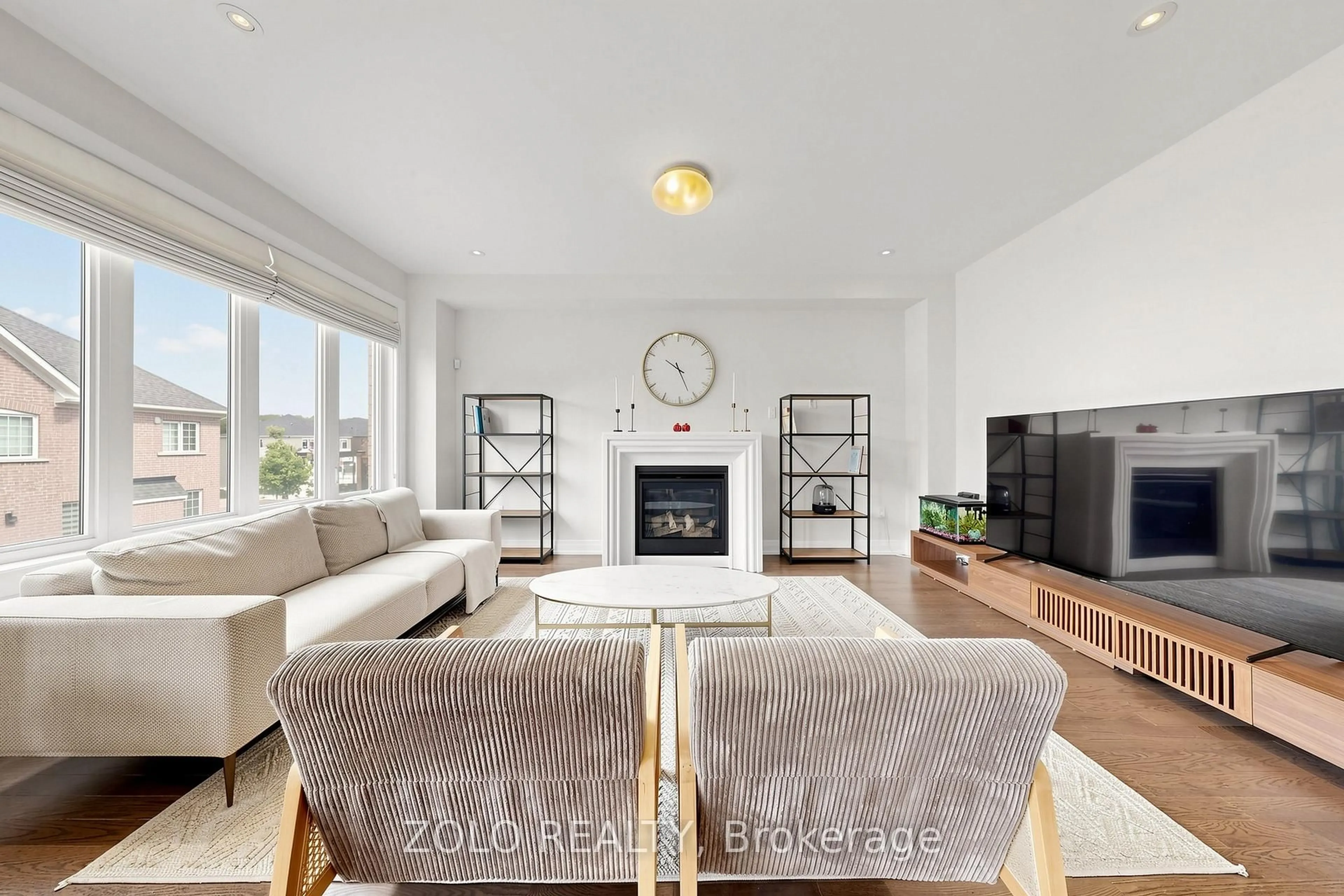 Living room with furniture, unknown for 82 Murray Leonard Lane, East Gwillimbury Ontario L9N 0Z6