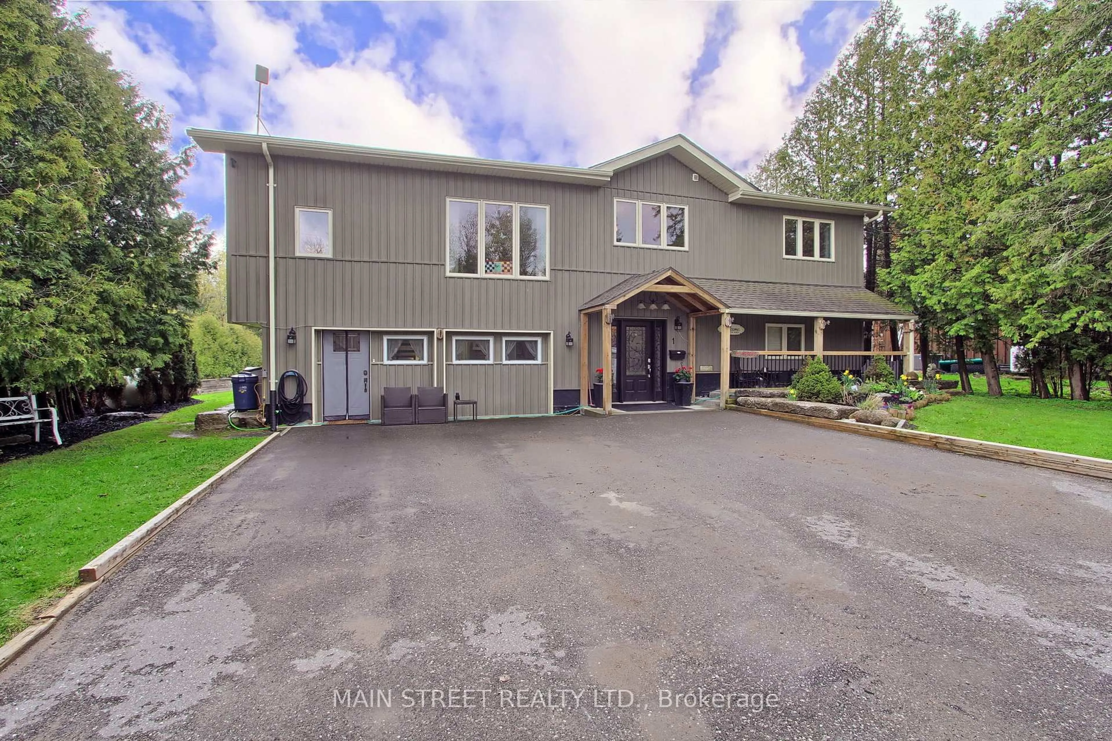 A pic from outside/outdoor area/front of a property/back of a property/a pic from drone, street for 1 Mustard St, Uxbridge Ontario L9P 1R2