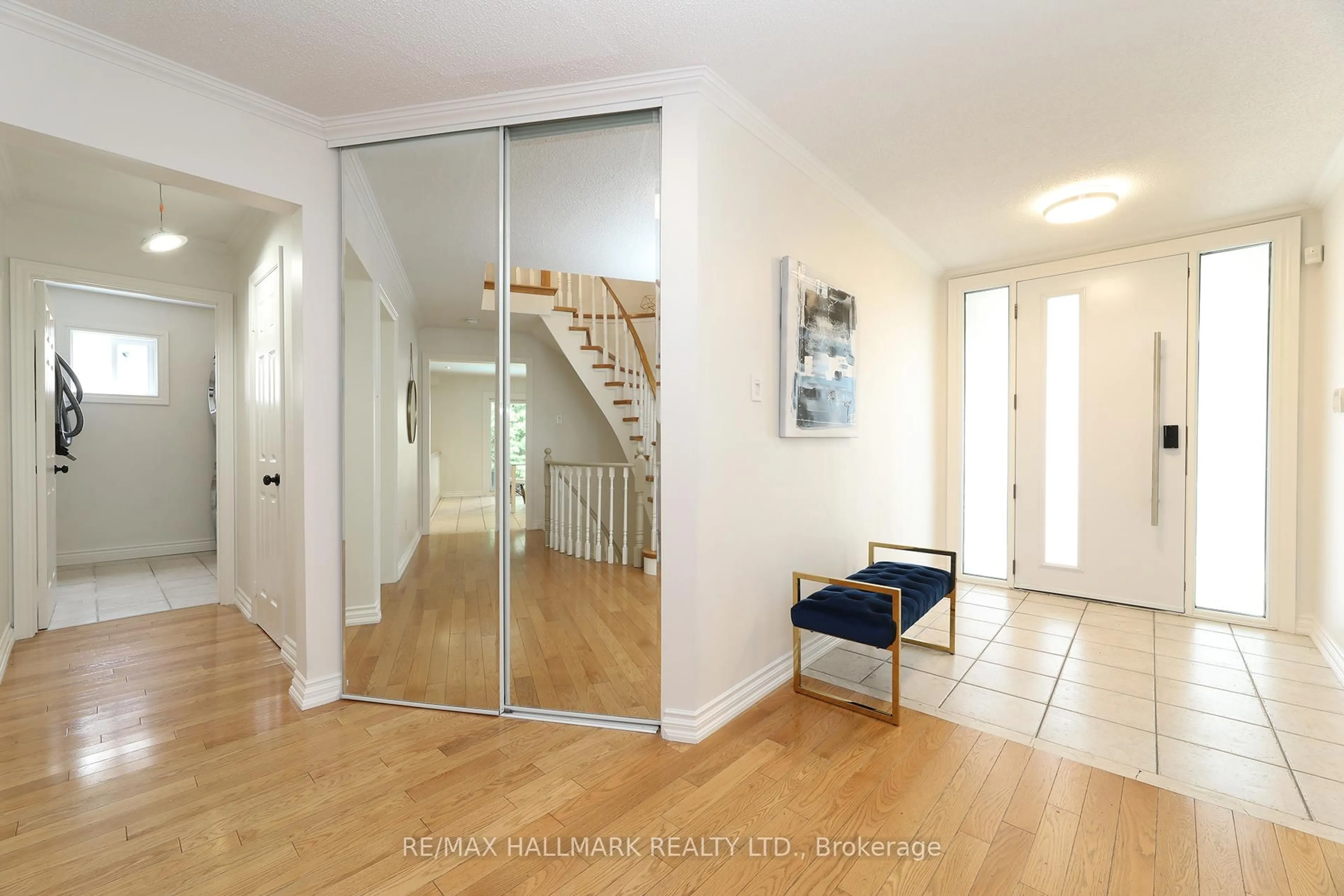 Indoor entryway for 58 Pickett Cres, Richmond Hill Ontario L4C 9L3