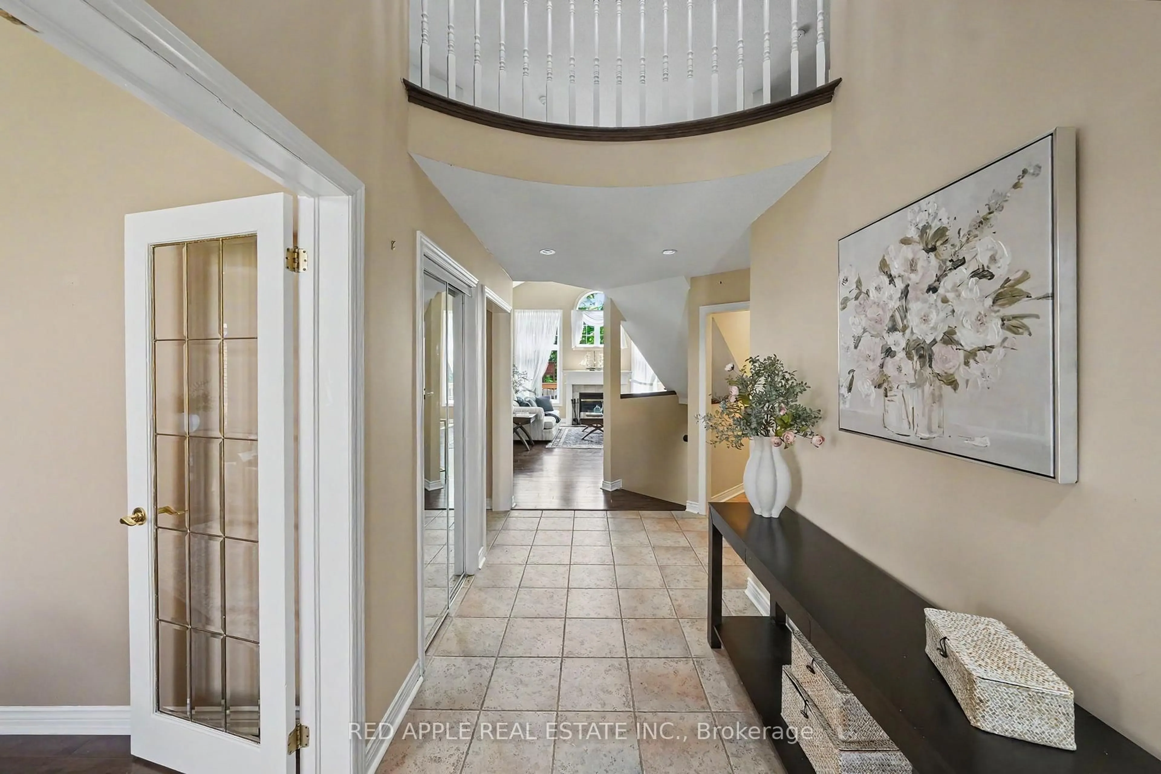 Indoor foyer for 5 La Costa Crt, New Tecumseth Ontario L9R 1Z4