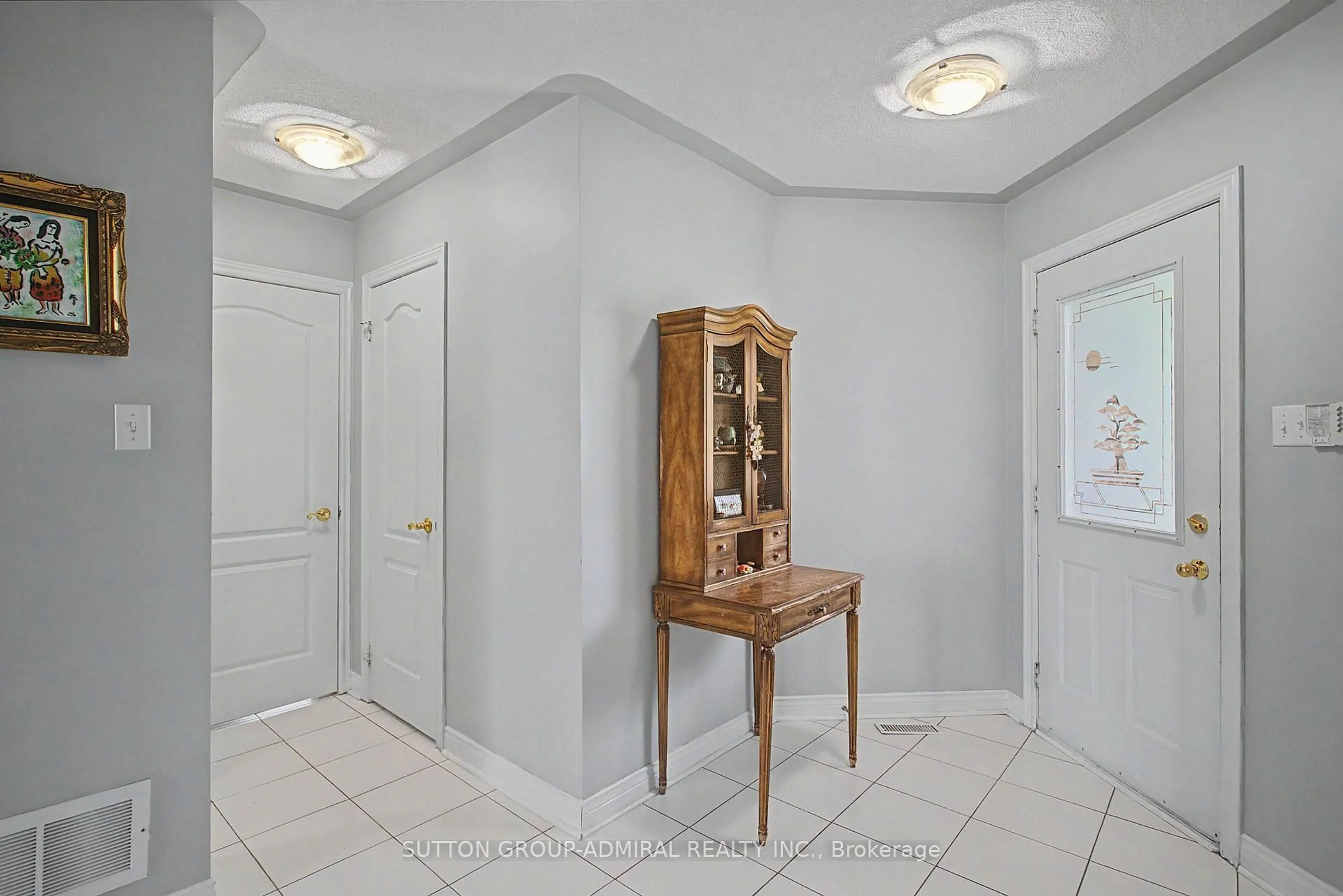 Indoor entryway for 9 Hammerstone Cres, Vaughan Ontario L4J 8B5