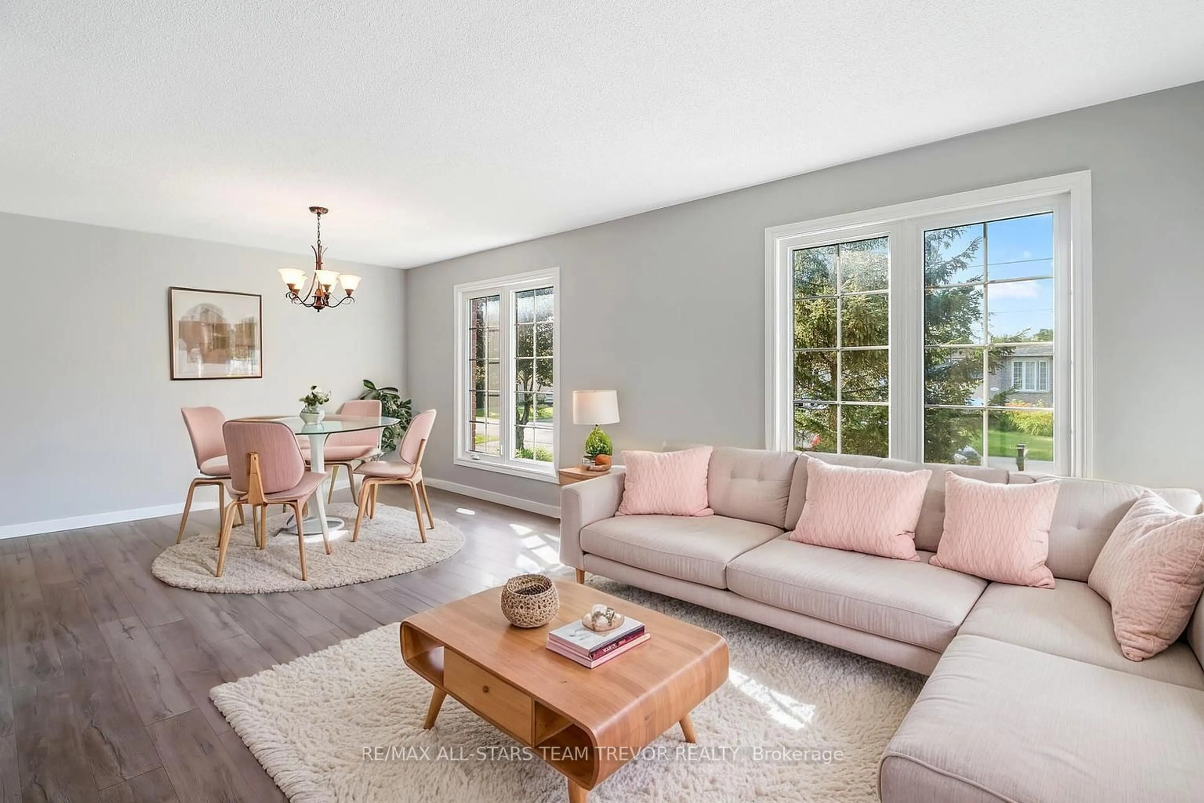 Living room with furniture, unknown for 161 Silas Blvd, Georgina Ontario L4P 2K2