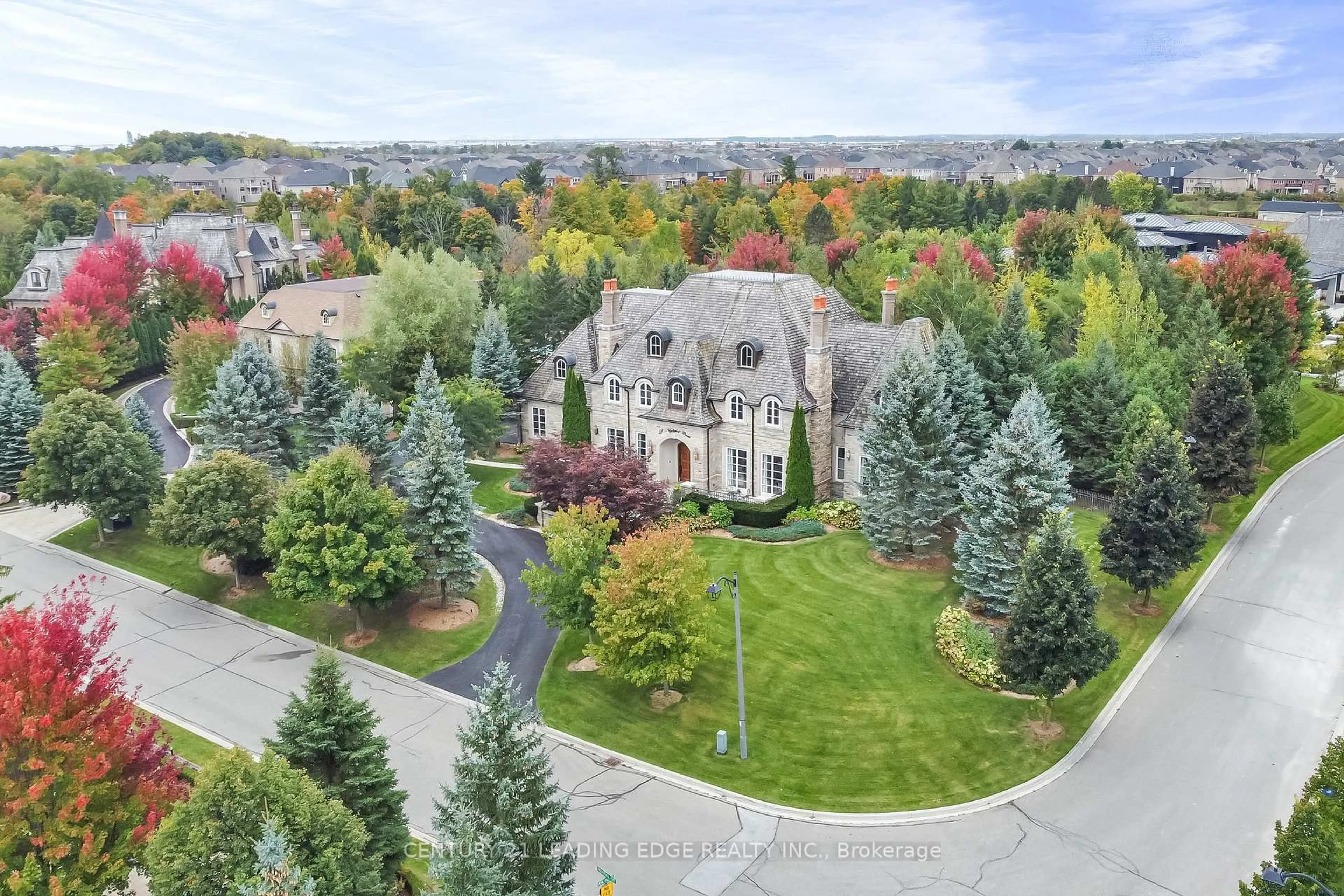 A pic from outside/outdoor area/front of a property/back of a property/a pic from drone, street for 2 Nightfall Crt, Vaughan Ontario L0J 1C0