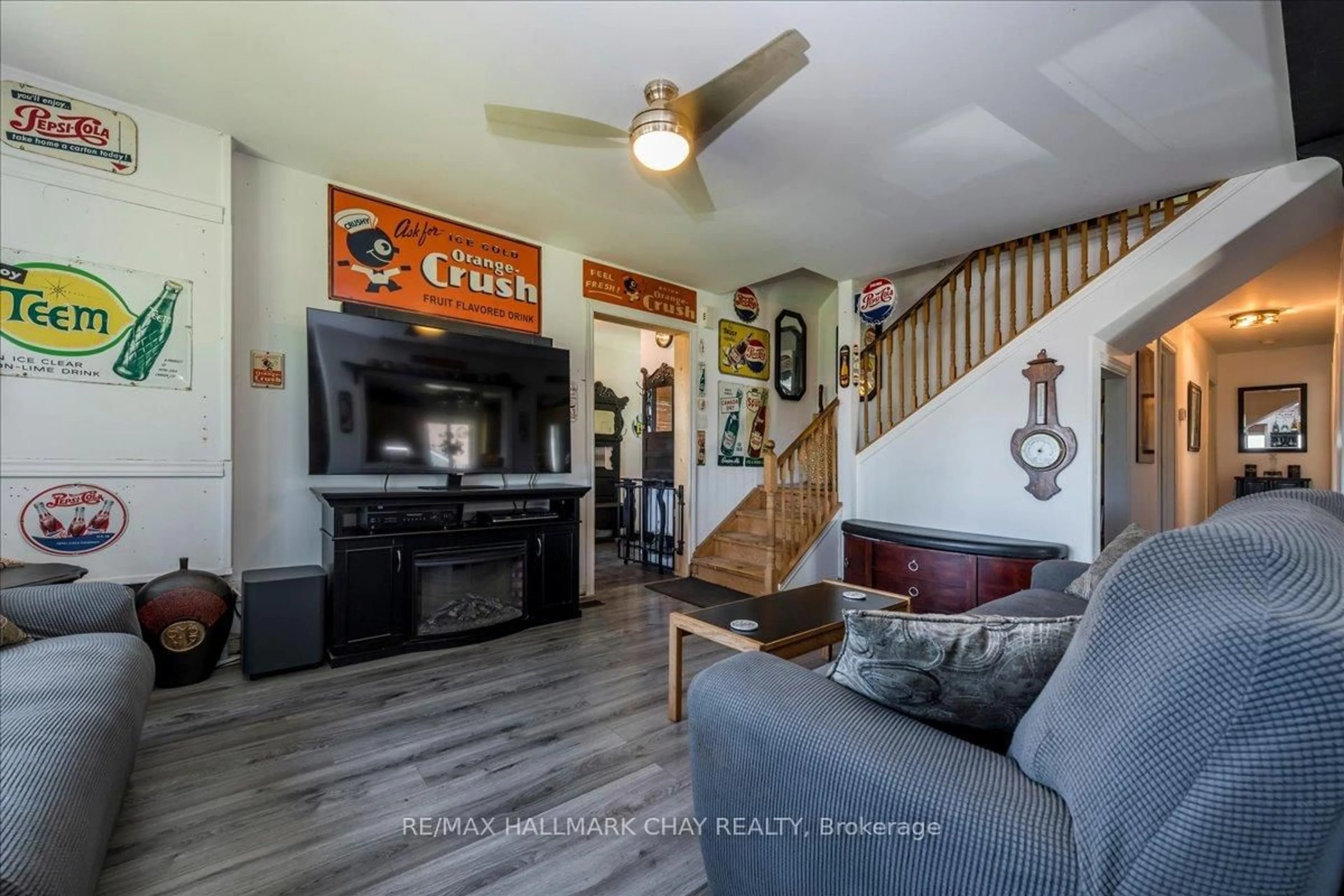 Living room with furniture, unknown for 736 Lakelands Ave, Innisfil Ontario L9S 4E6