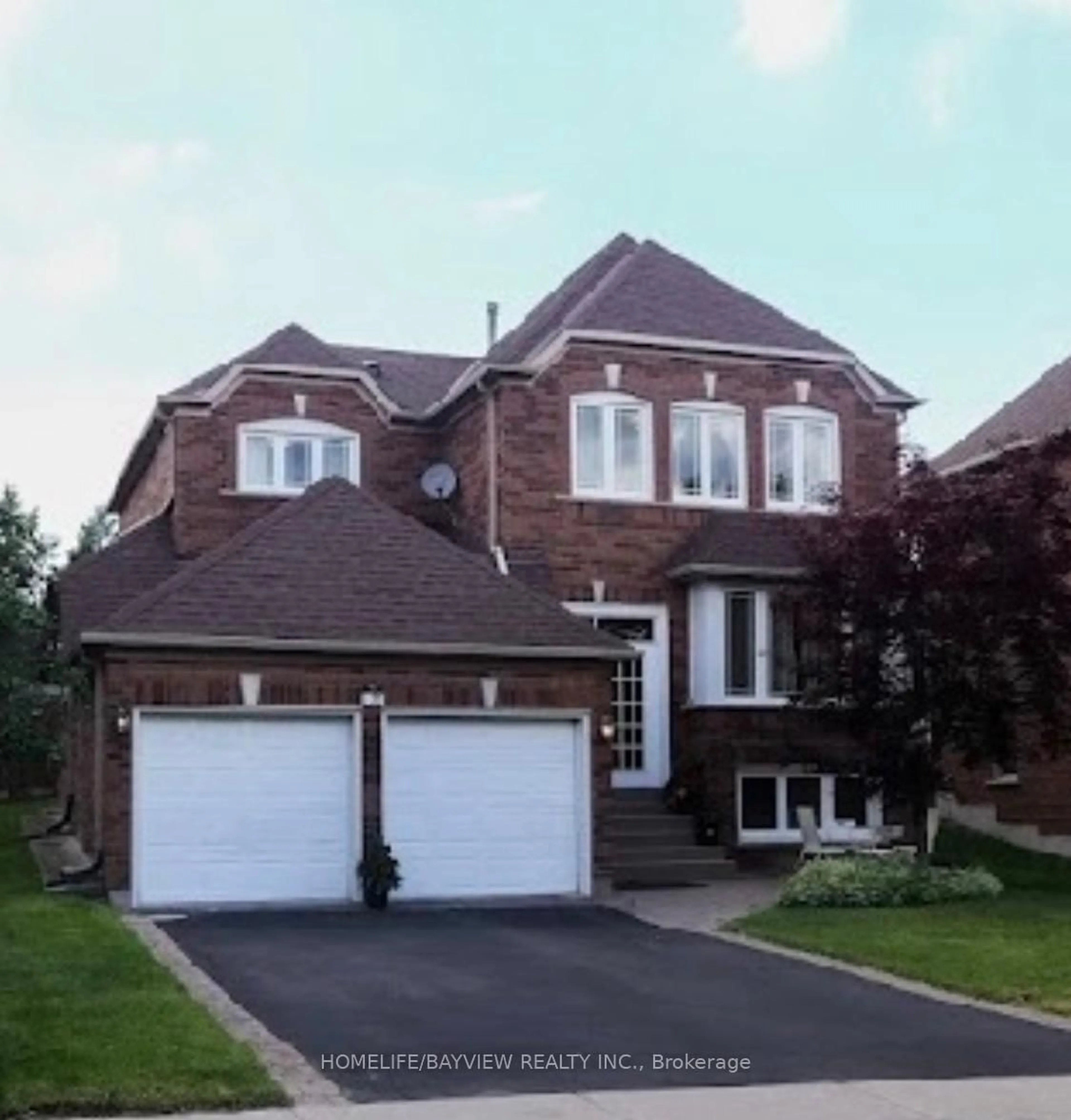 Home with brick exterior material, street for 137 Widdifield Ave, Newmarket Ontario L3X 1Z3