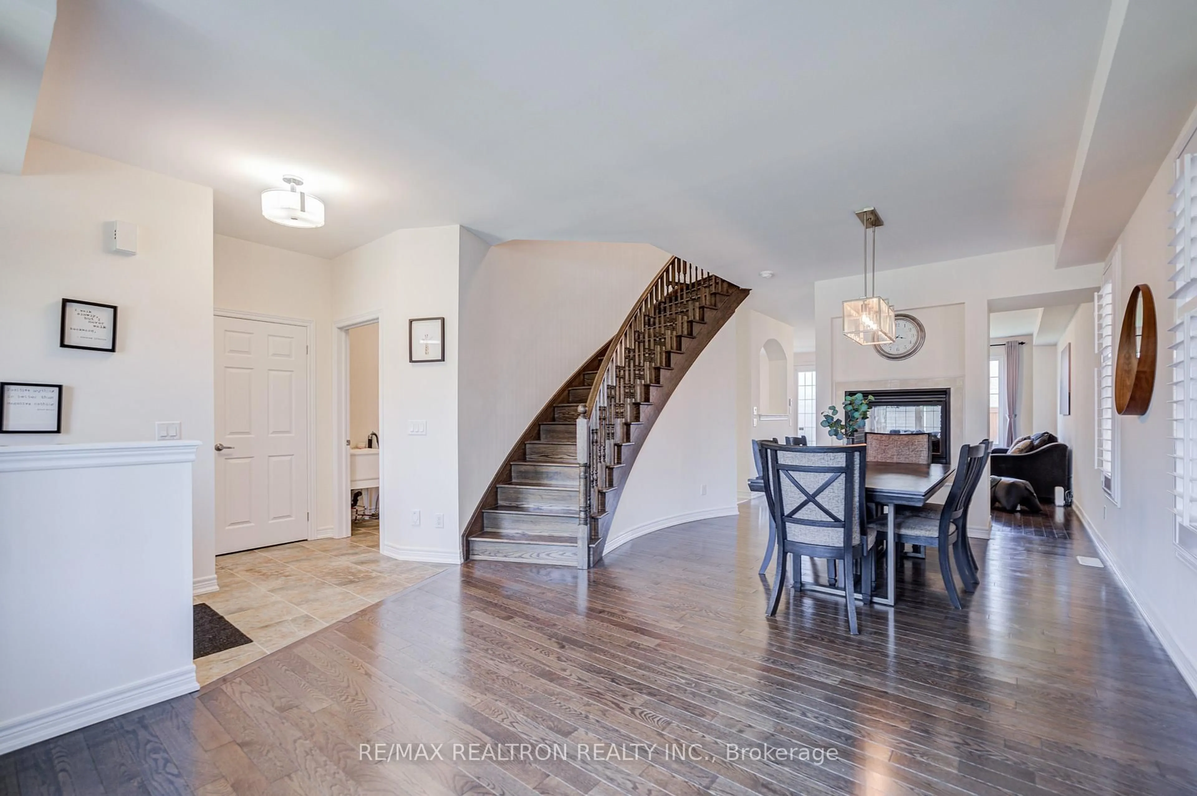 Indoor entryway for 2776 Donald Cousens Pkwy, Markham Ontario L6B 1J5