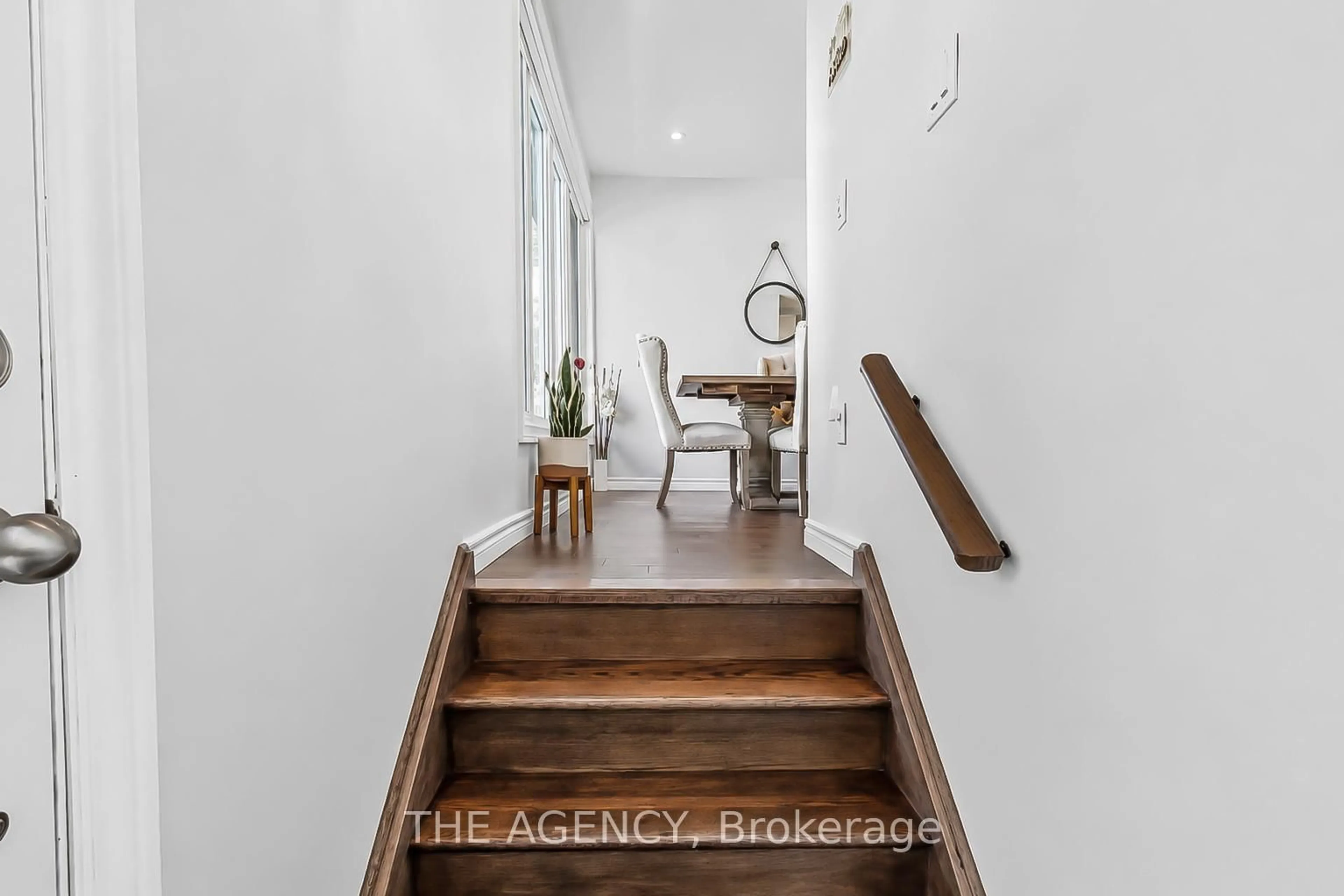 Indoor entryway for 282 Neal Dr, Richmond Hill Ontario L4C 3L4