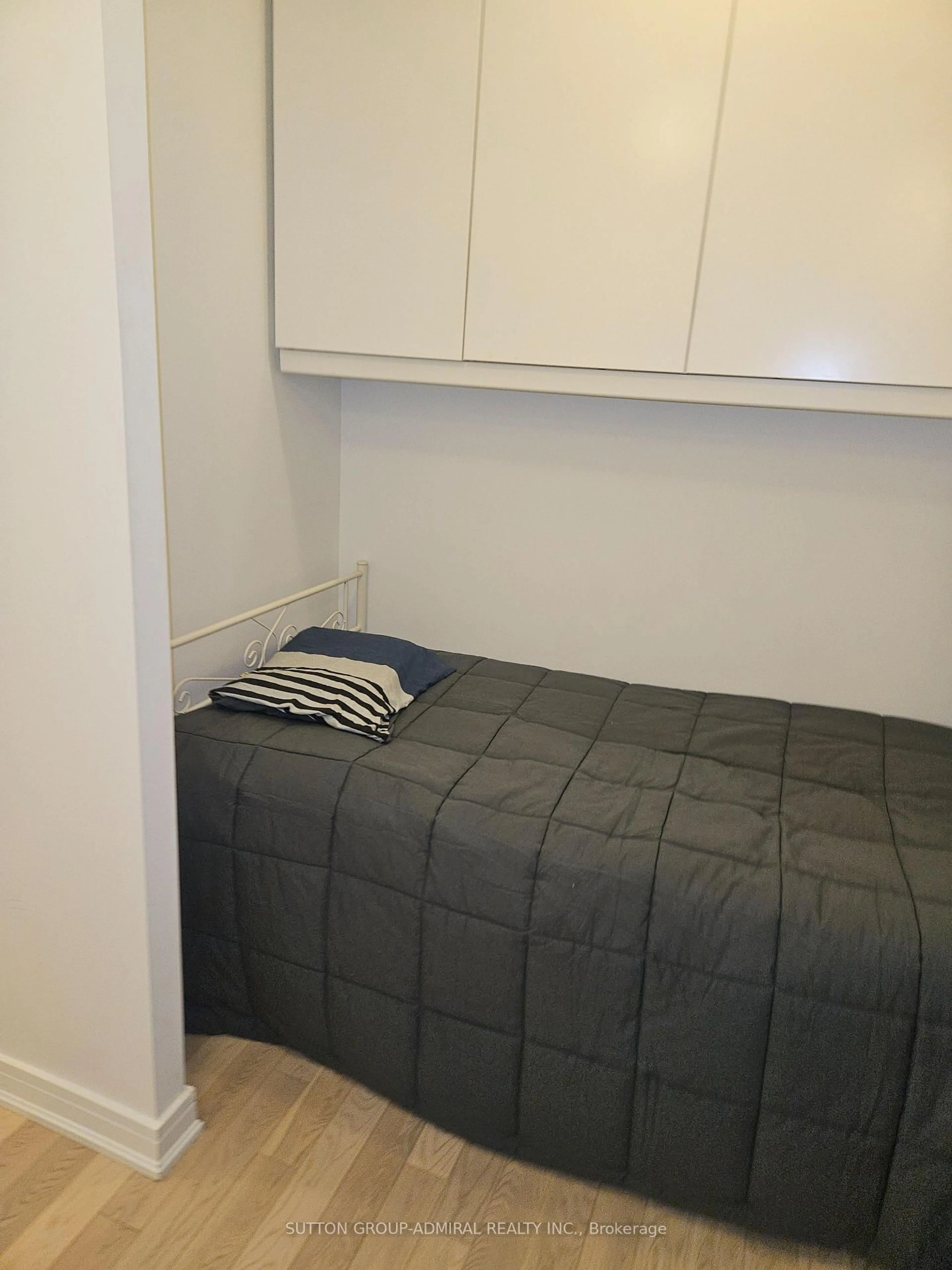 A pic of a room for 9201 Yonge St #2004, Richmond Hill Ontario L4C 1H9