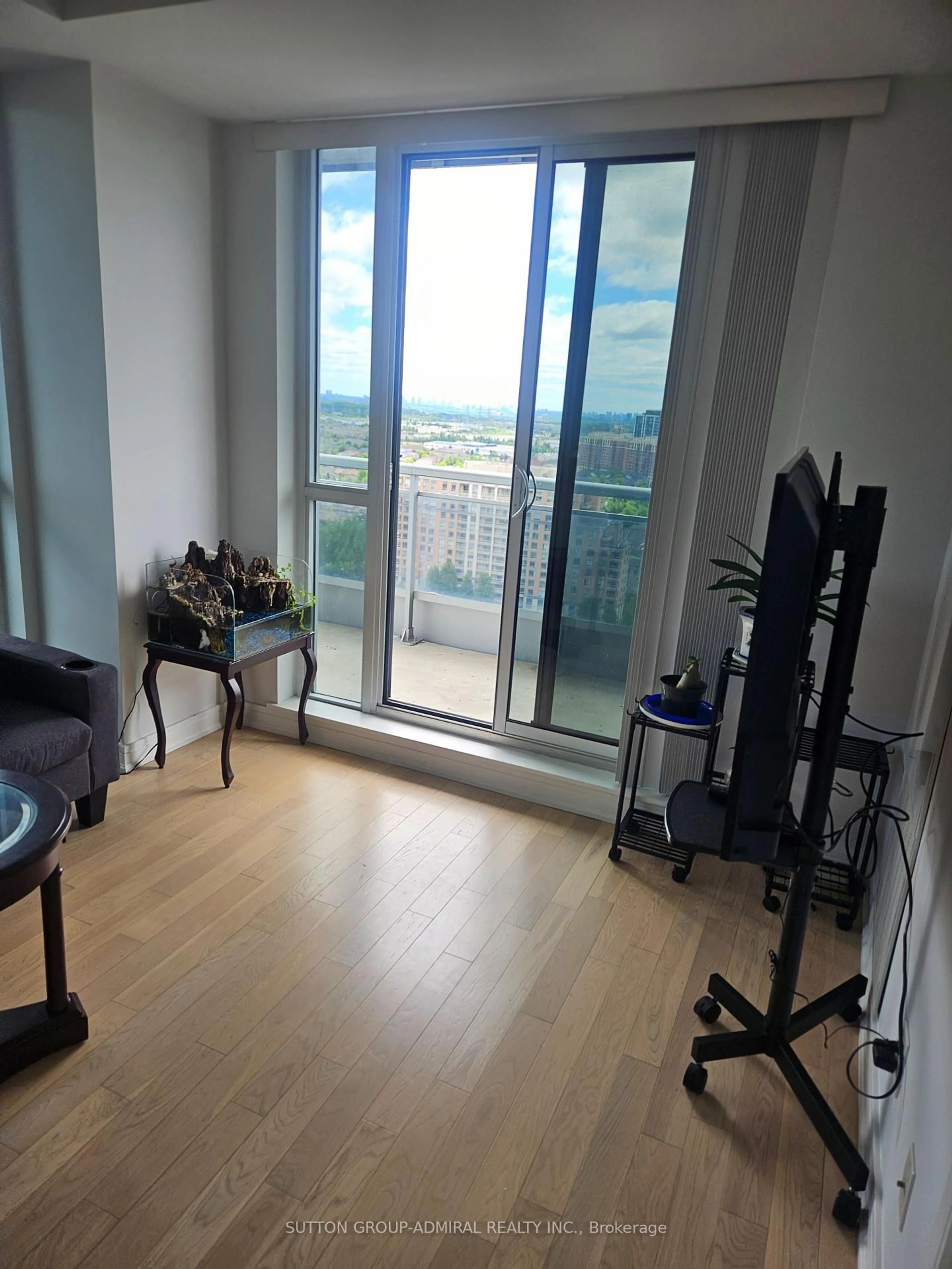 A pic of a room for 9201 Yonge St #2004, Richmond Hill Ontario L4C 1H9