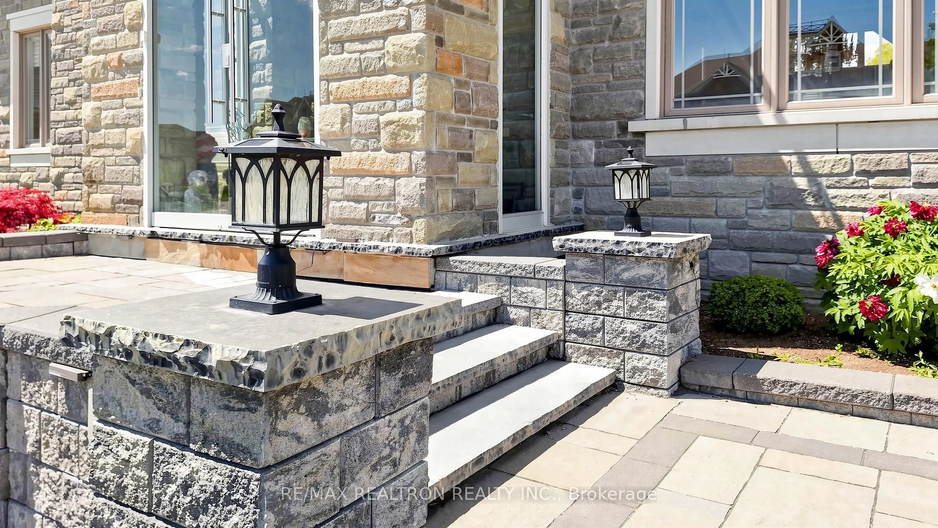 Unknown for 28 Sam Davis Crt, Whitchurch-Stouffville Ontario L4A 4R4