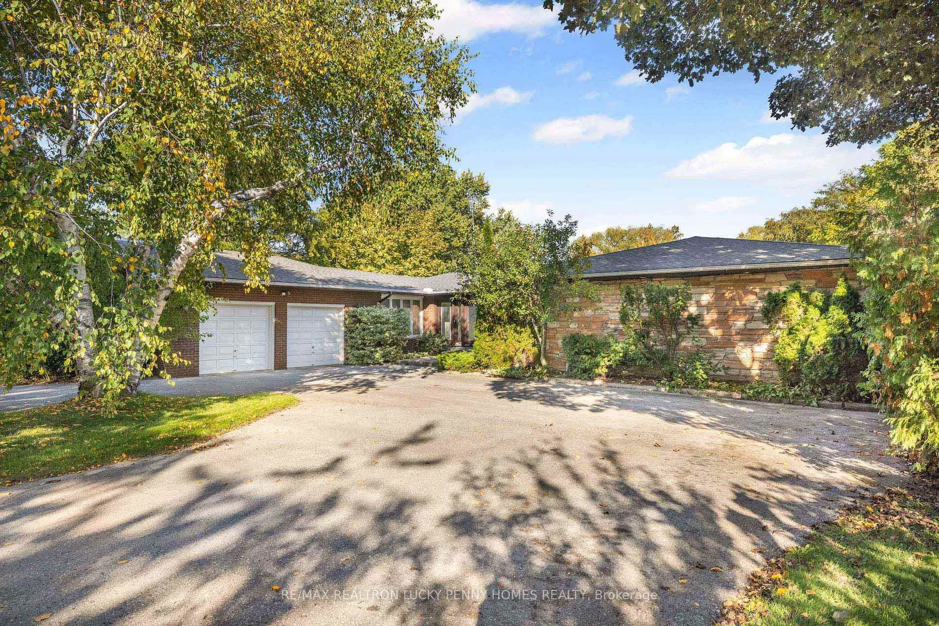 A pic from outside/outdoor area/front of a property/back of a property/a pic from drone, street for 9799 Warden Ave, Markham Ontario L6C 1M6