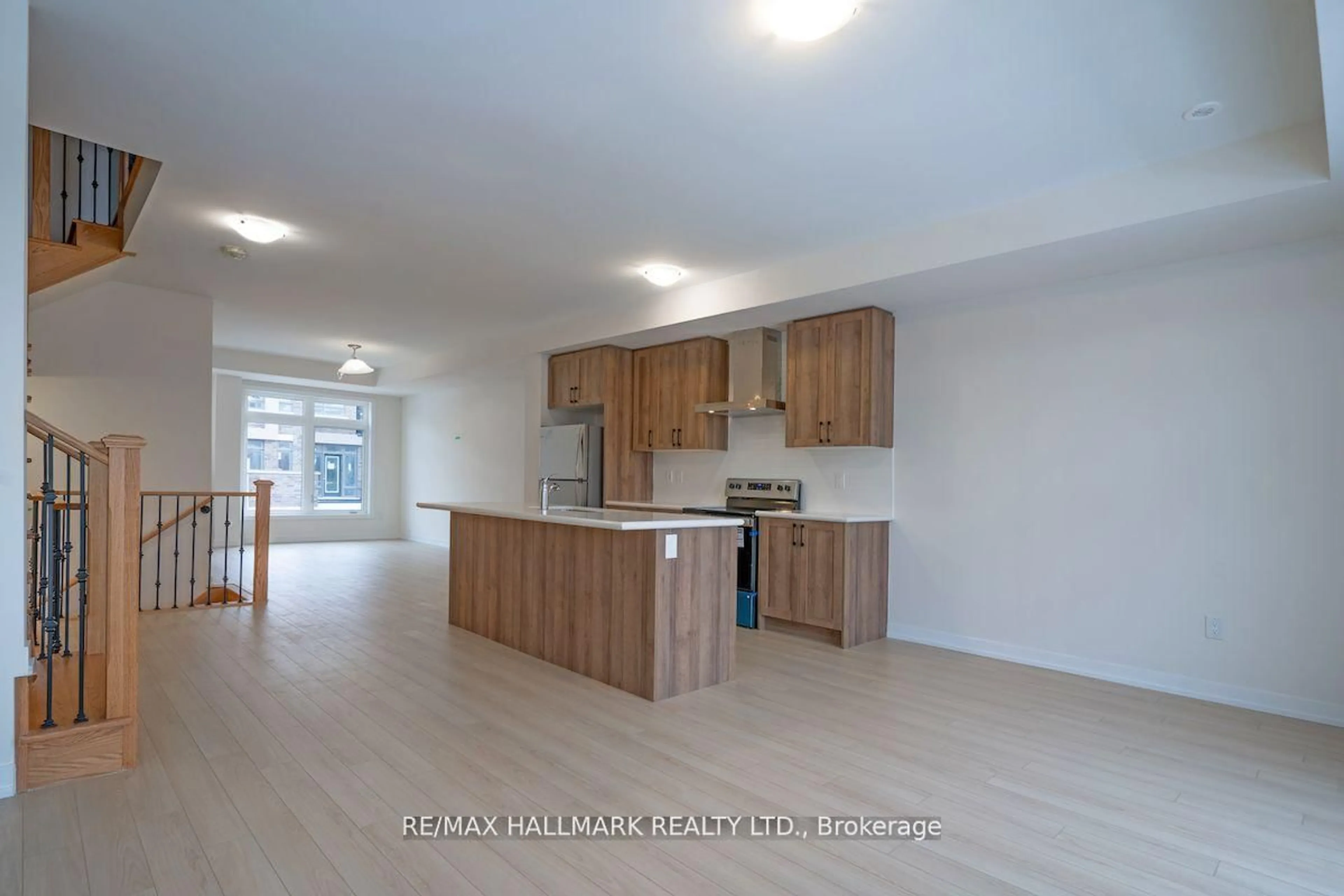 Open concept kitchen, wood/laminate floor for 65 Riley Reed Lane, Richmond Hill Ontario L4S 0M3