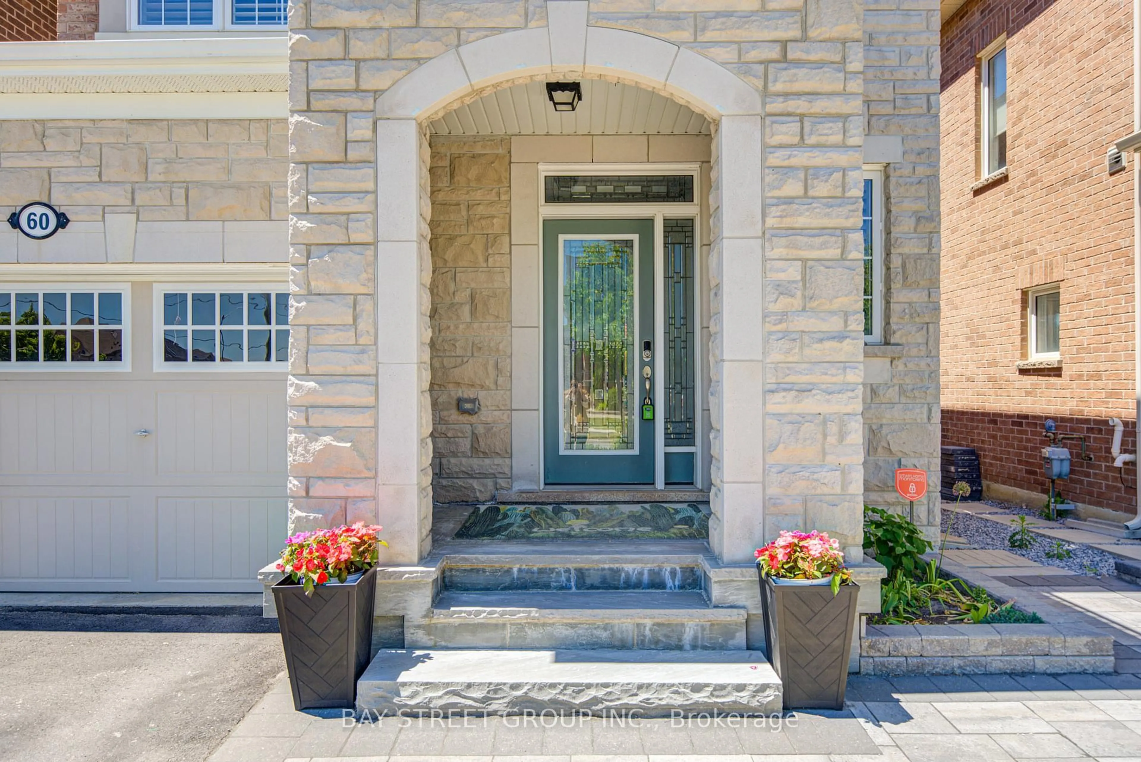 Indoor entryway for 60 Buckle Cres, Aurora Ontario L4G 0T5