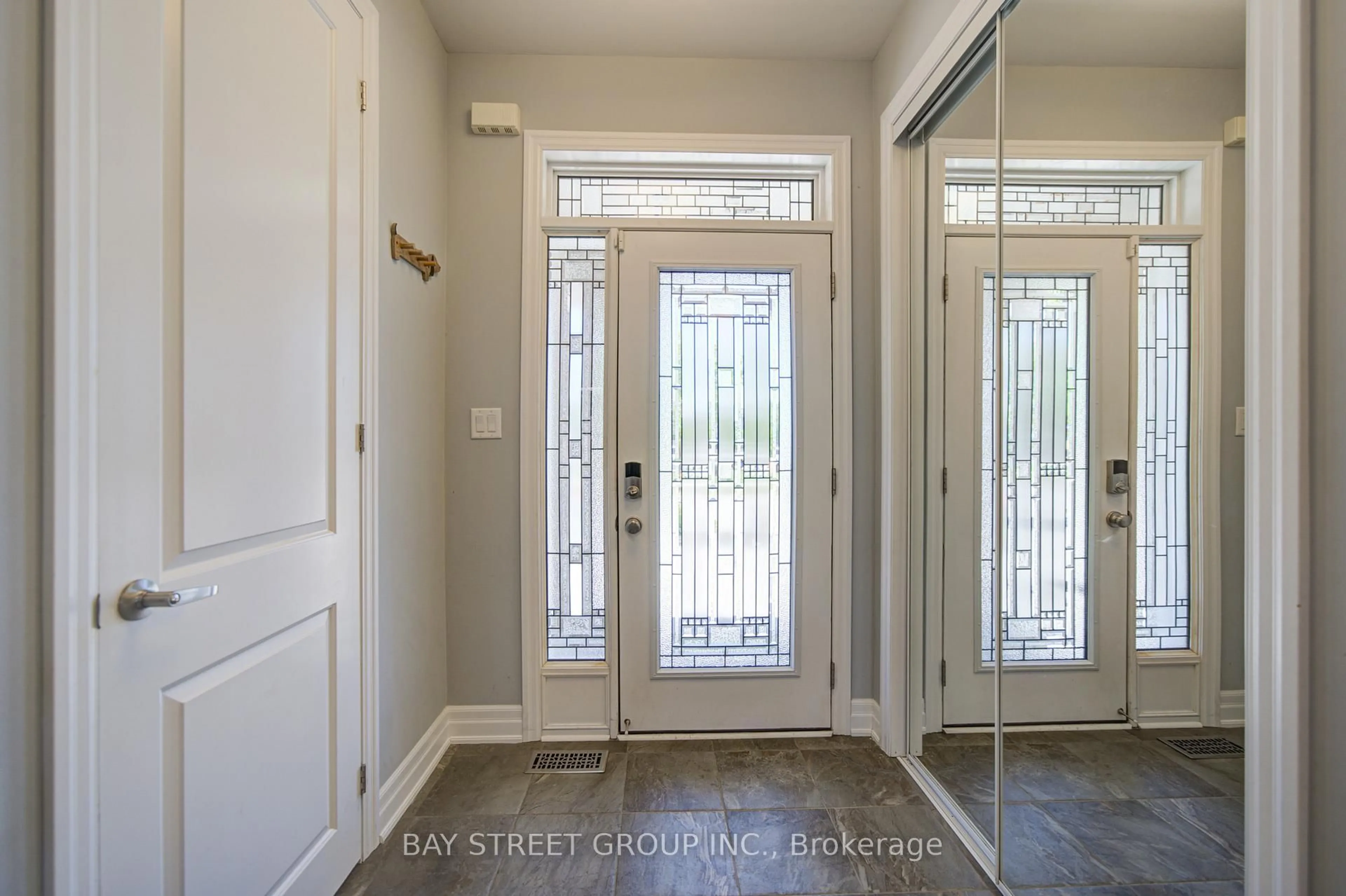 Indoor entryway for 60 Buckle Cres, Aurora Ontario L4G 0T5