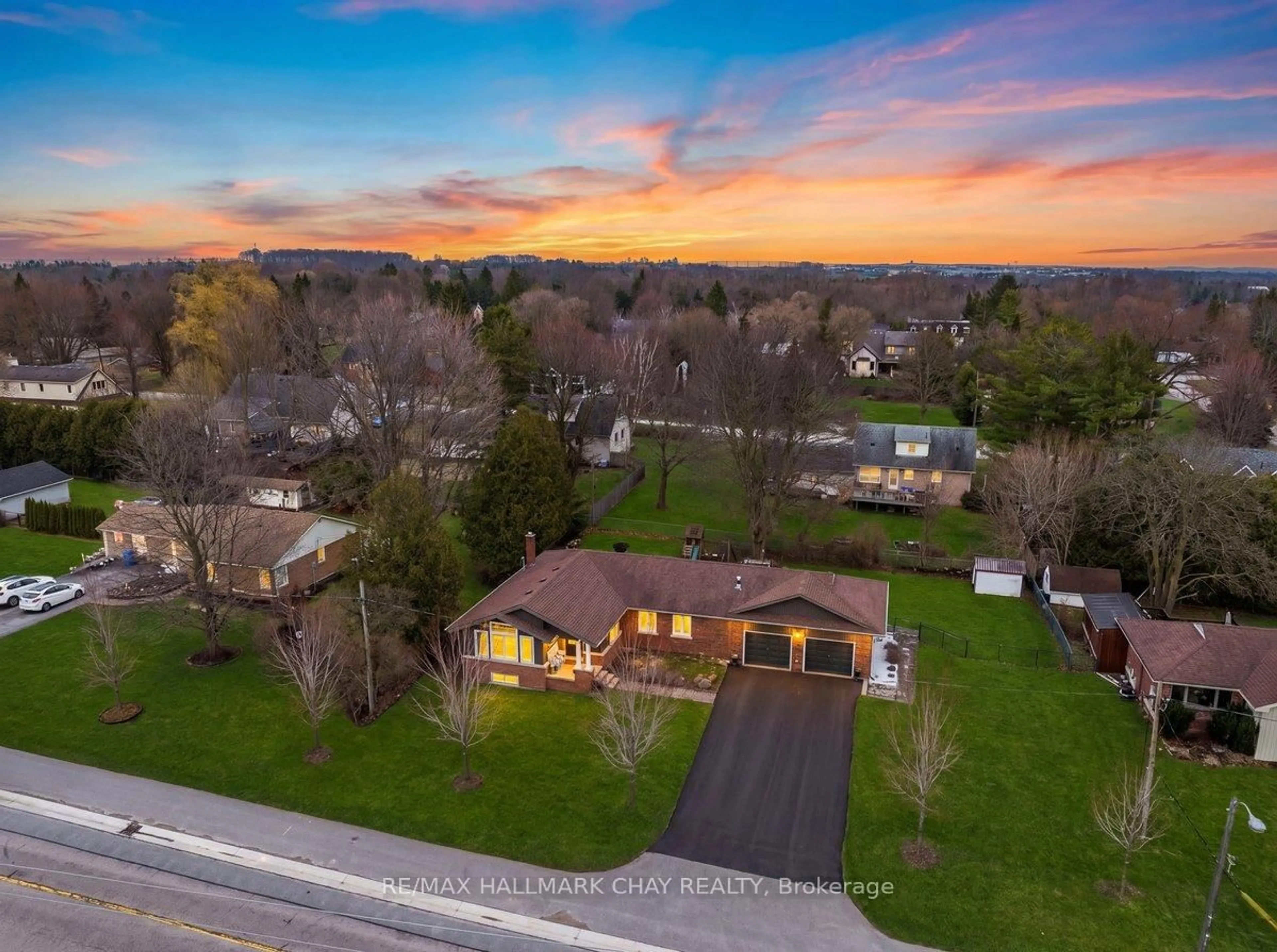 A pic from outside/outdoor area/front of a property/back of a property/a pic from drone, street for 1587 Mount Albert Rd, East Gwillimbury Ontario L0G 1V0